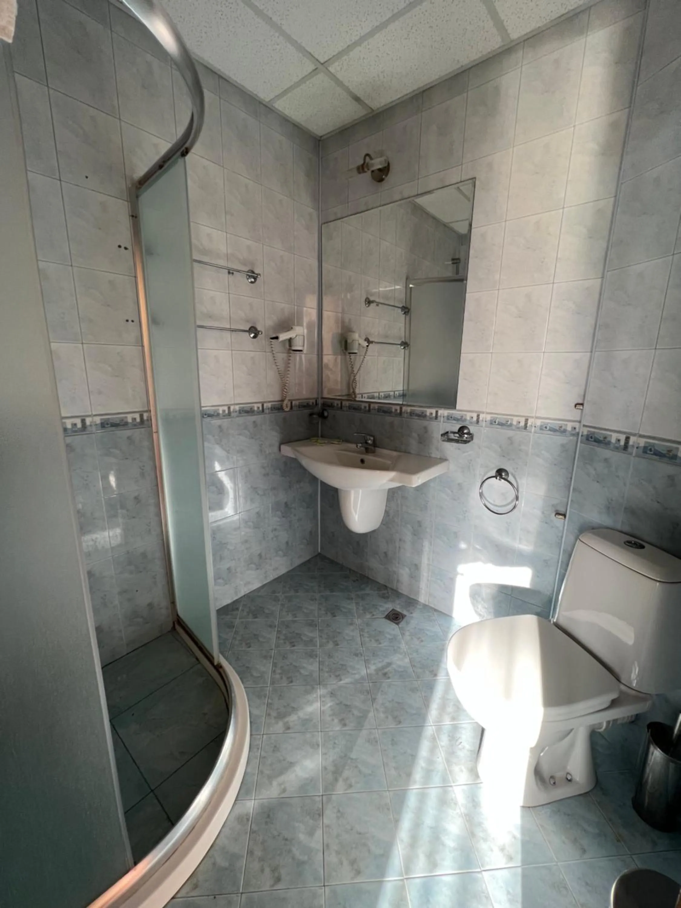 Shower in HOTEL BOLYARI