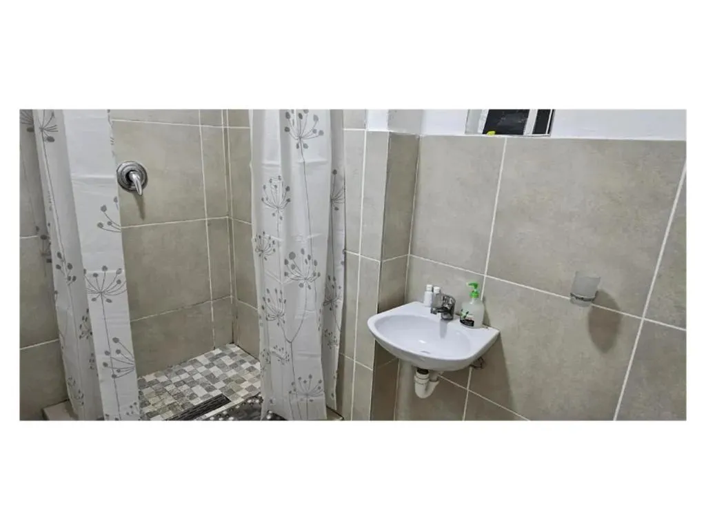 Toilet in Goshen Lodge Fitzroy