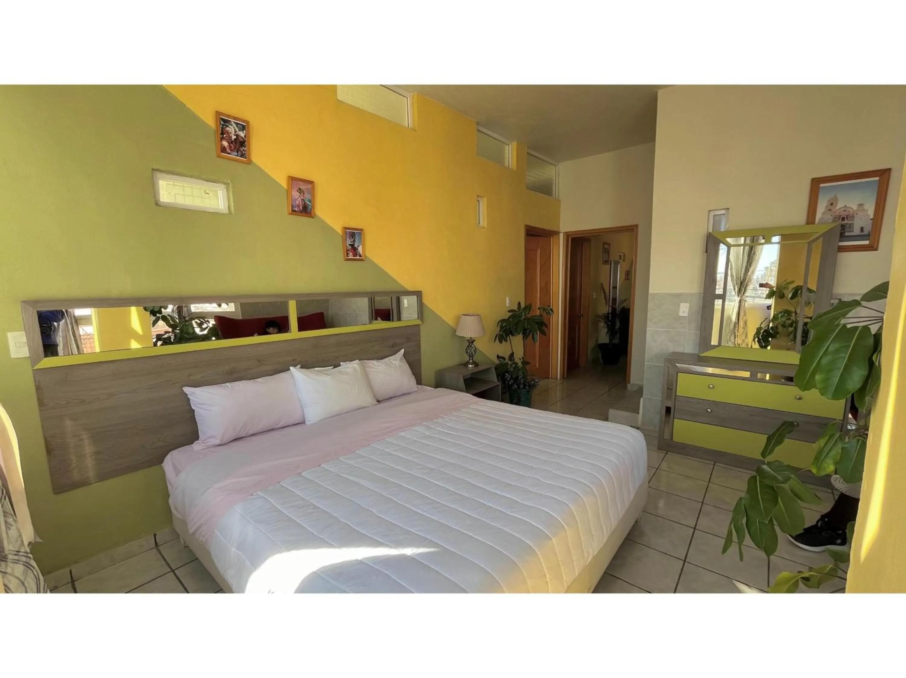 Bedroom, Bed in OYO Hotel Museo Carnaval