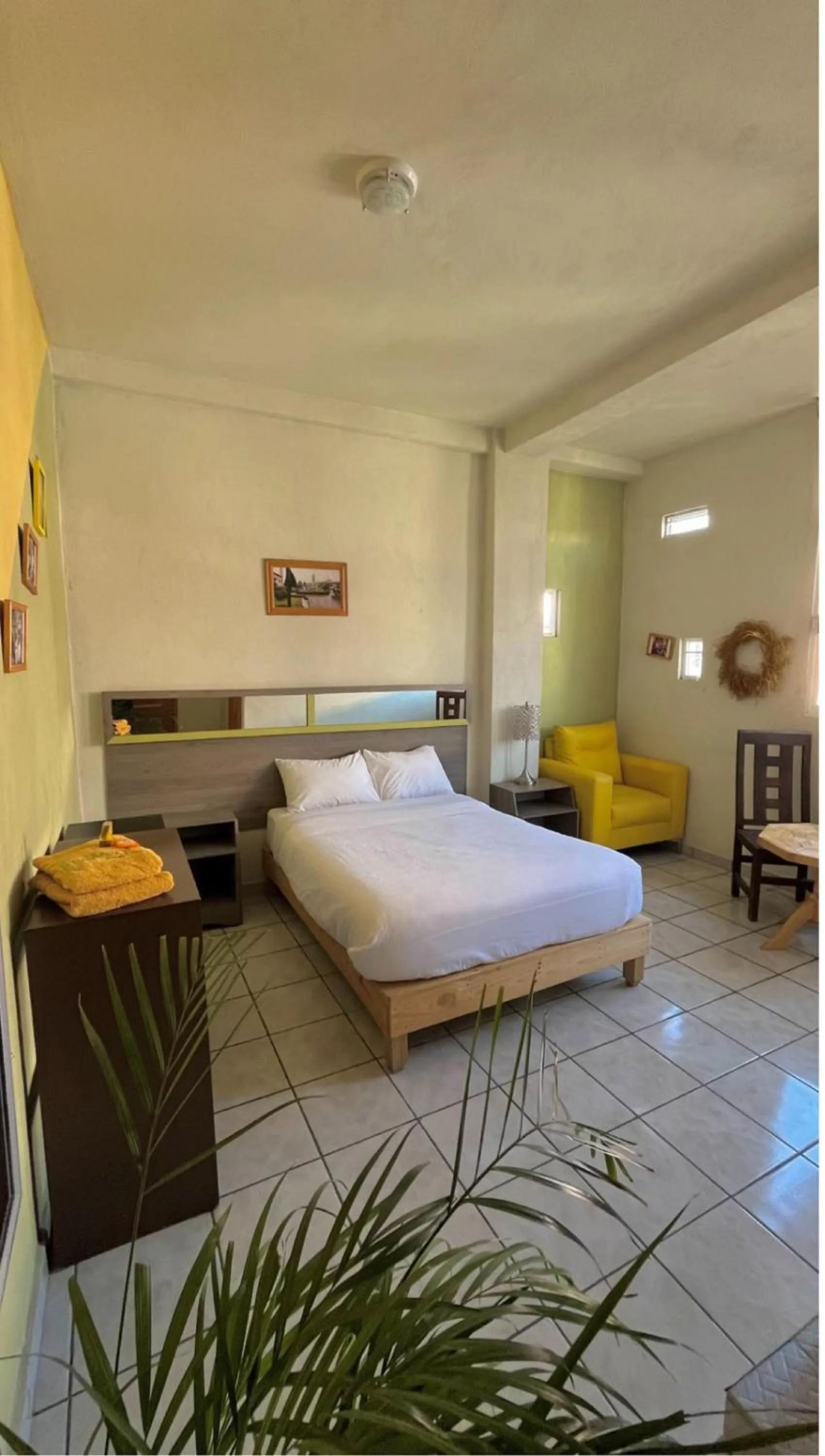 Bedroom, Bed in OYO Hotel Museo Carnaval