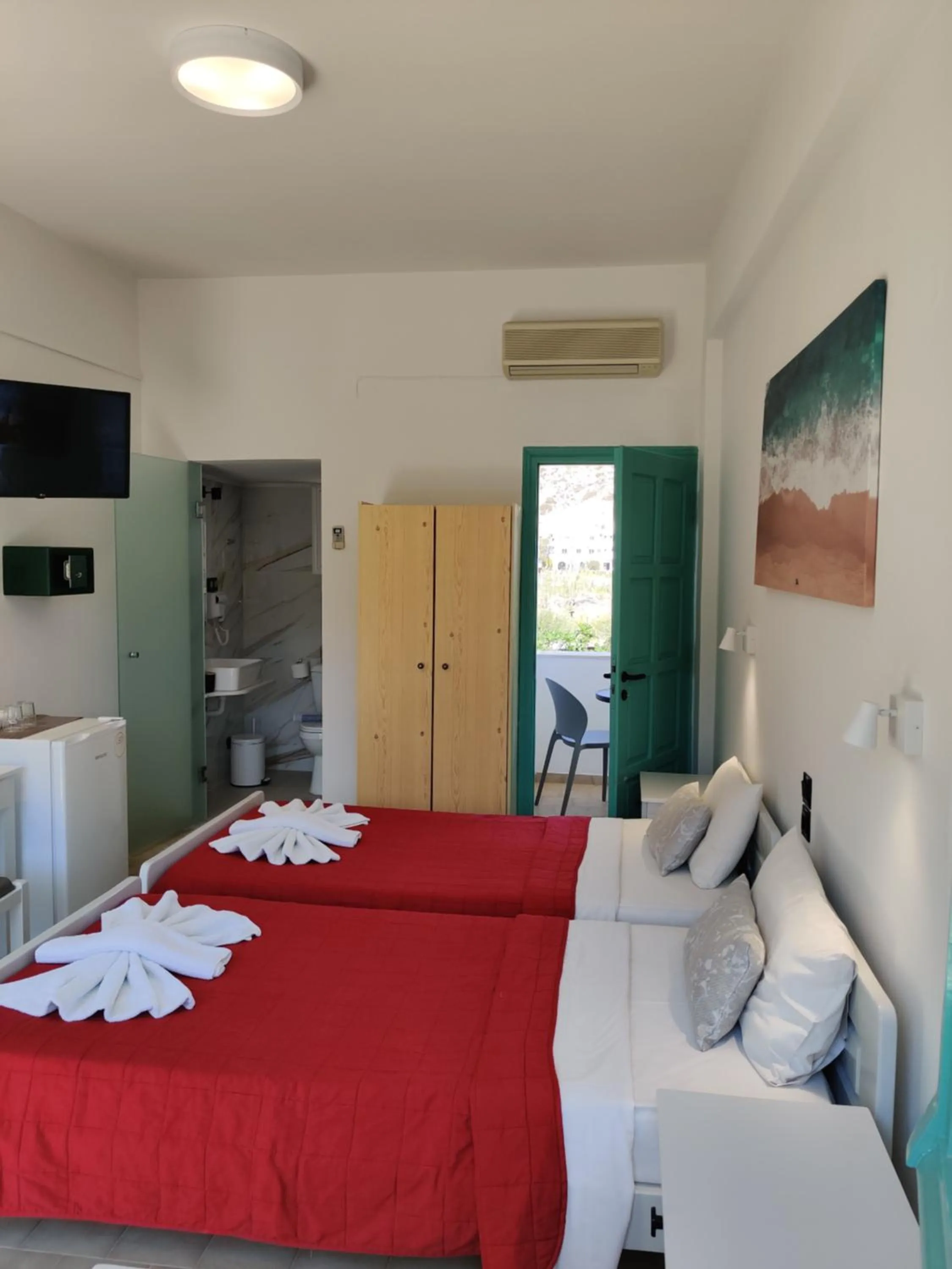 Photo of the whole room, Bed in Dimitris Villa Hotel