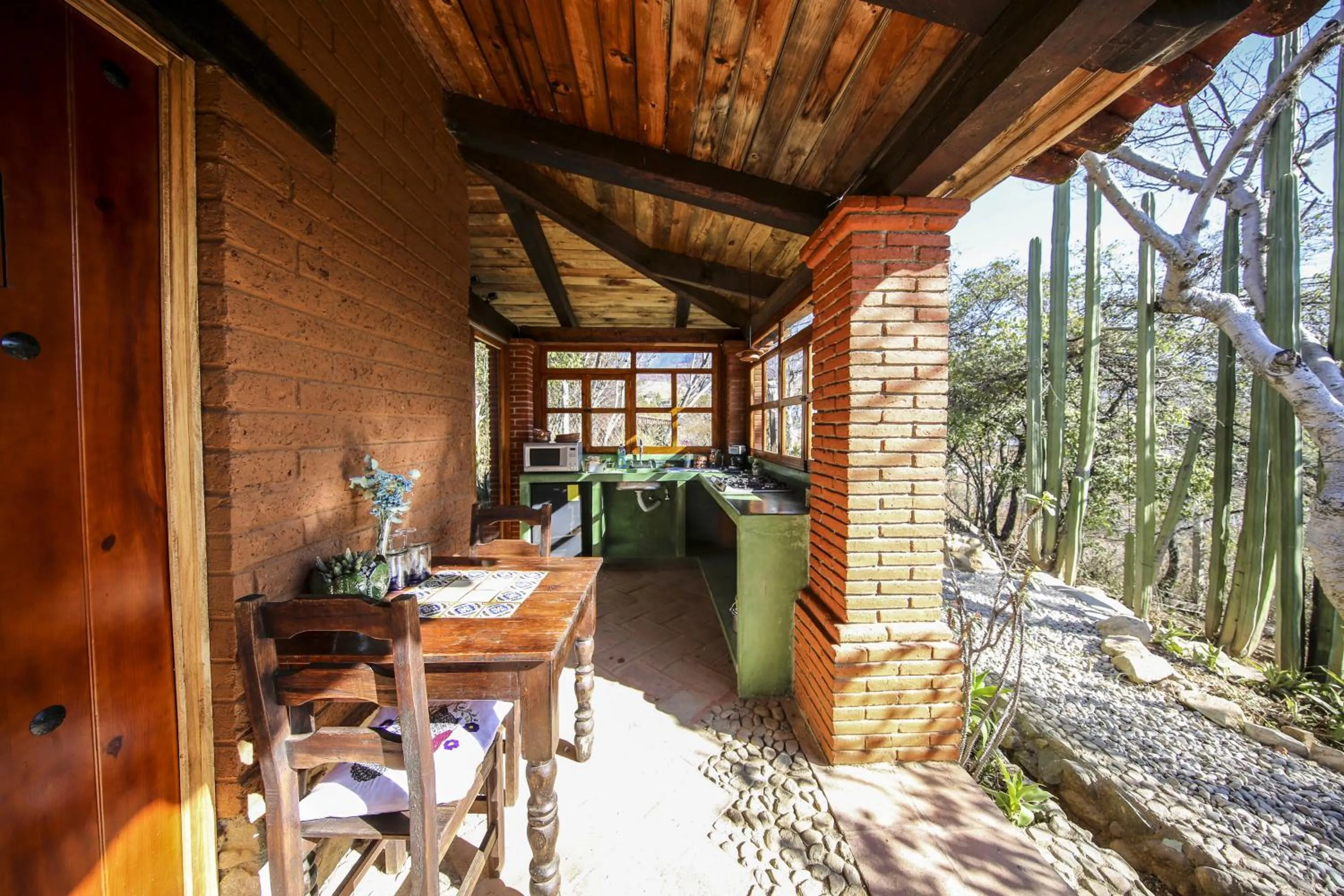 Dining area in Huayápam Yù'ú Lodge