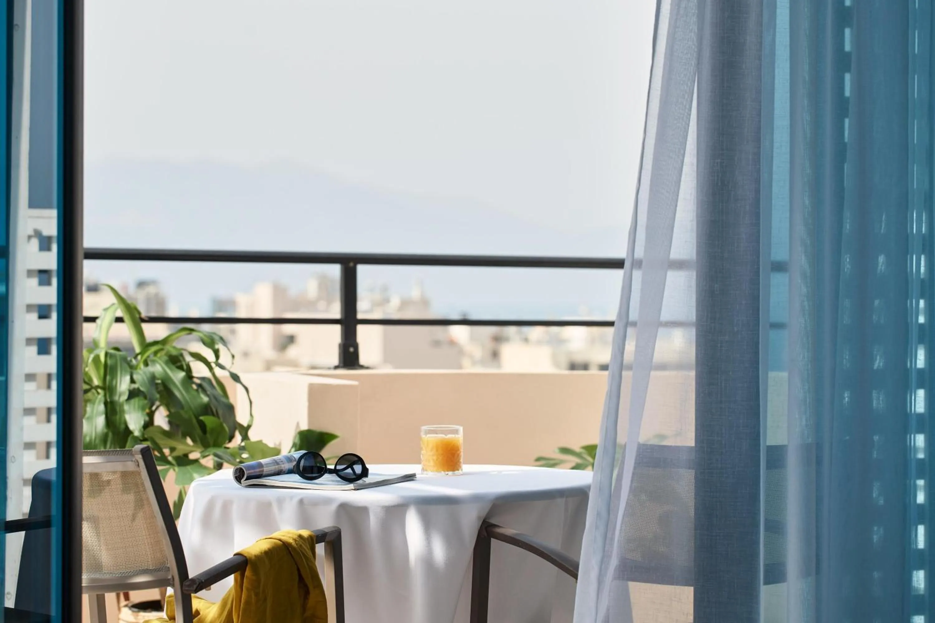 Restaurant/places to eat in Lato Boutique Hotel