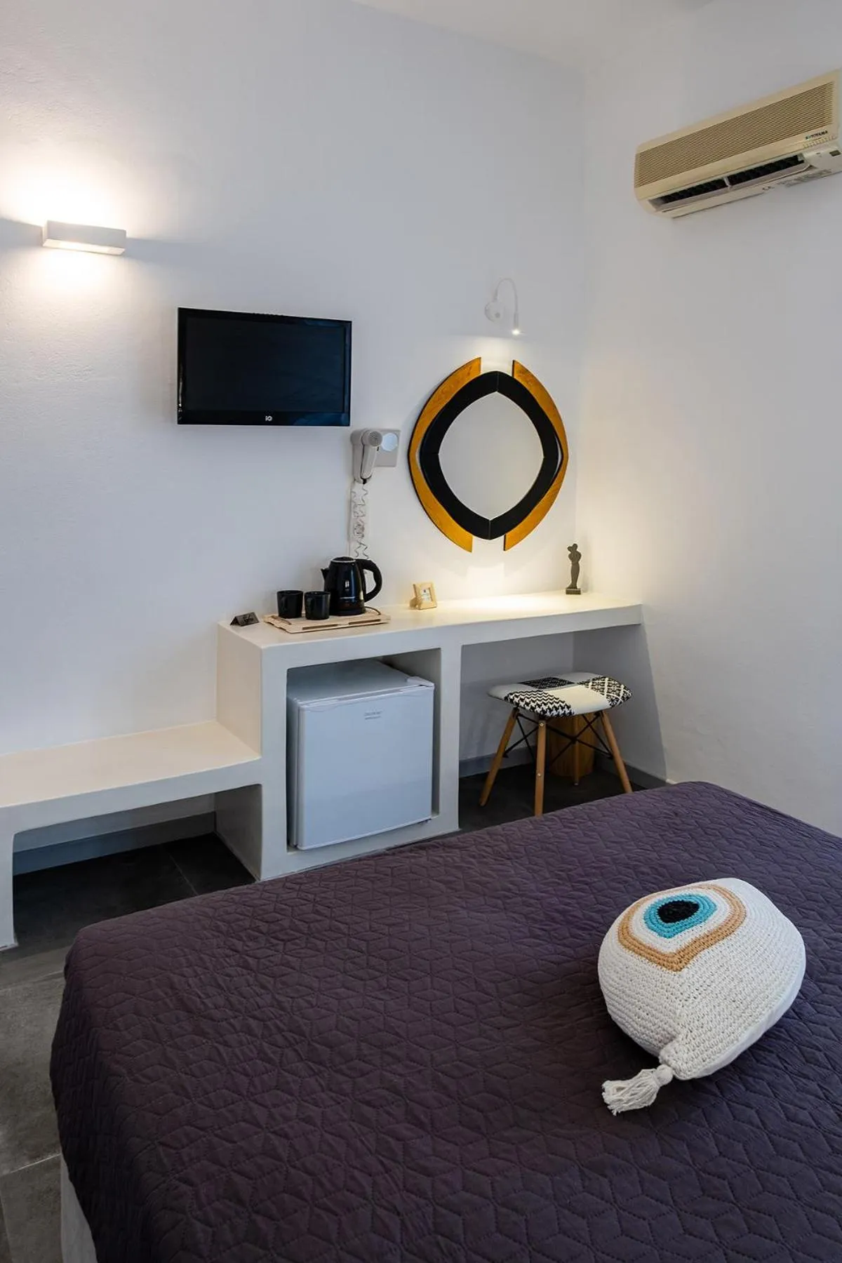 Photo of the whole room, Bed in Dilion Hotel