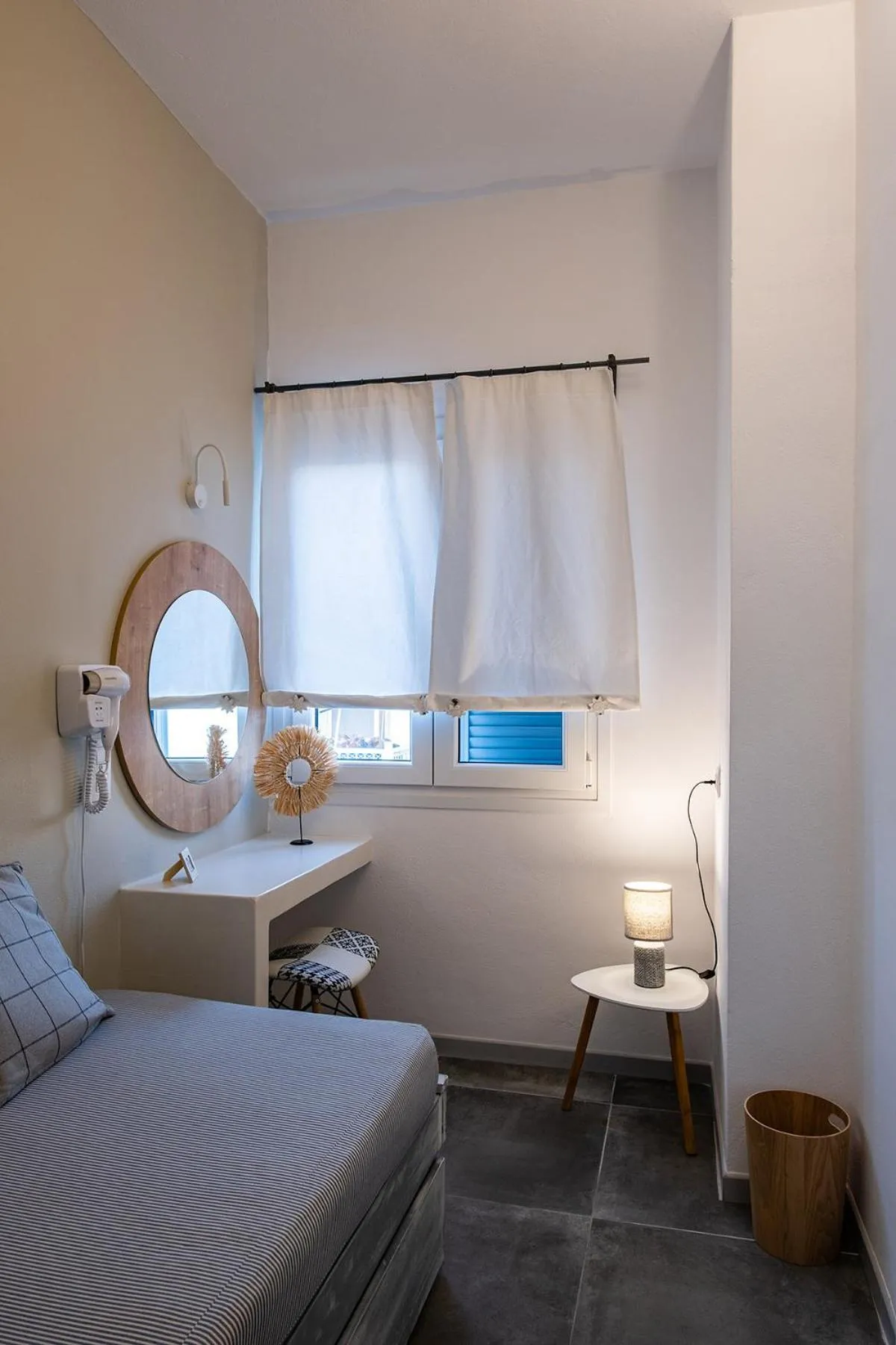 Photo of the whole room, Bed in Dilion Hotel