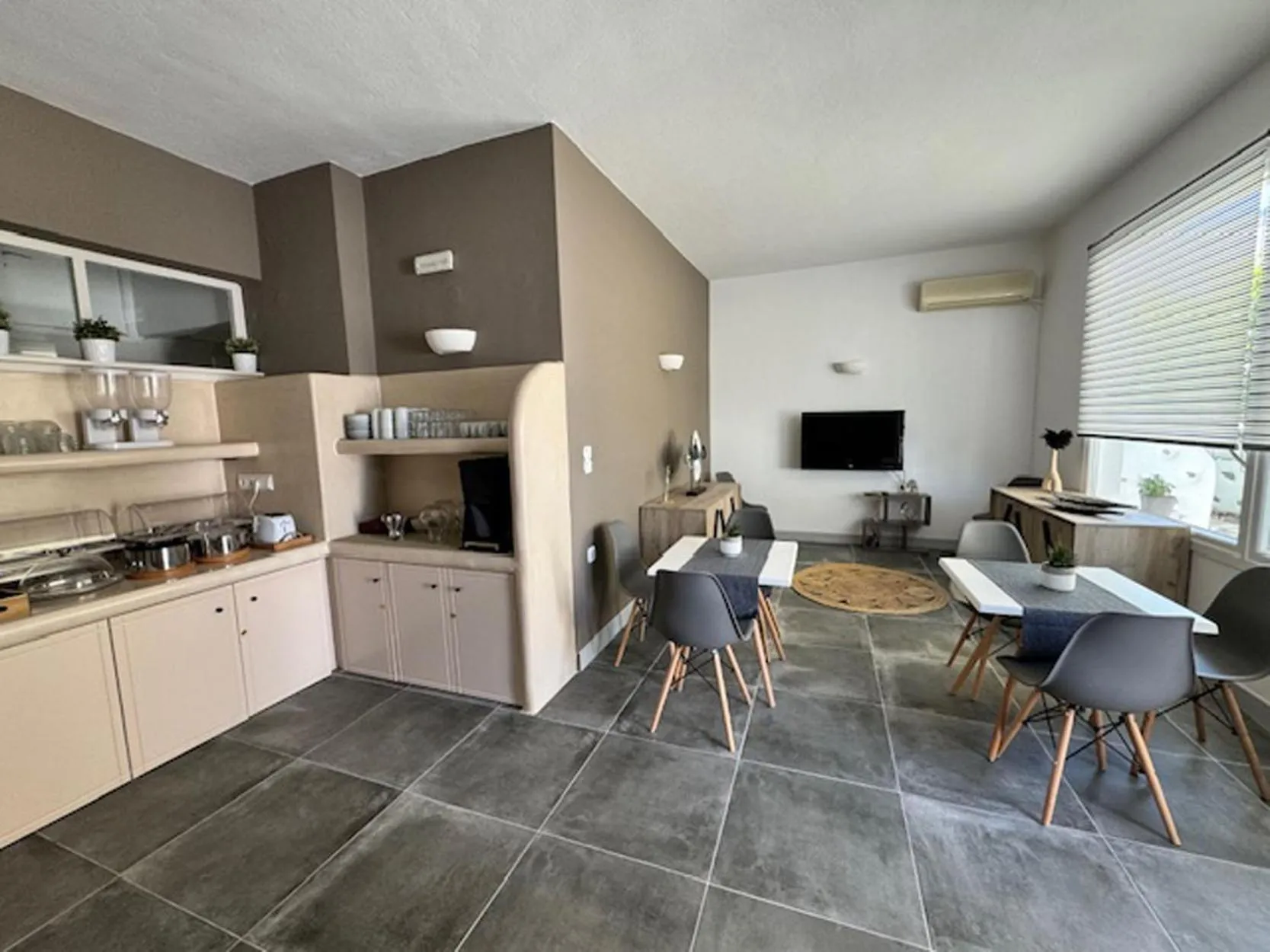 Breakfast in Dilion Hotel