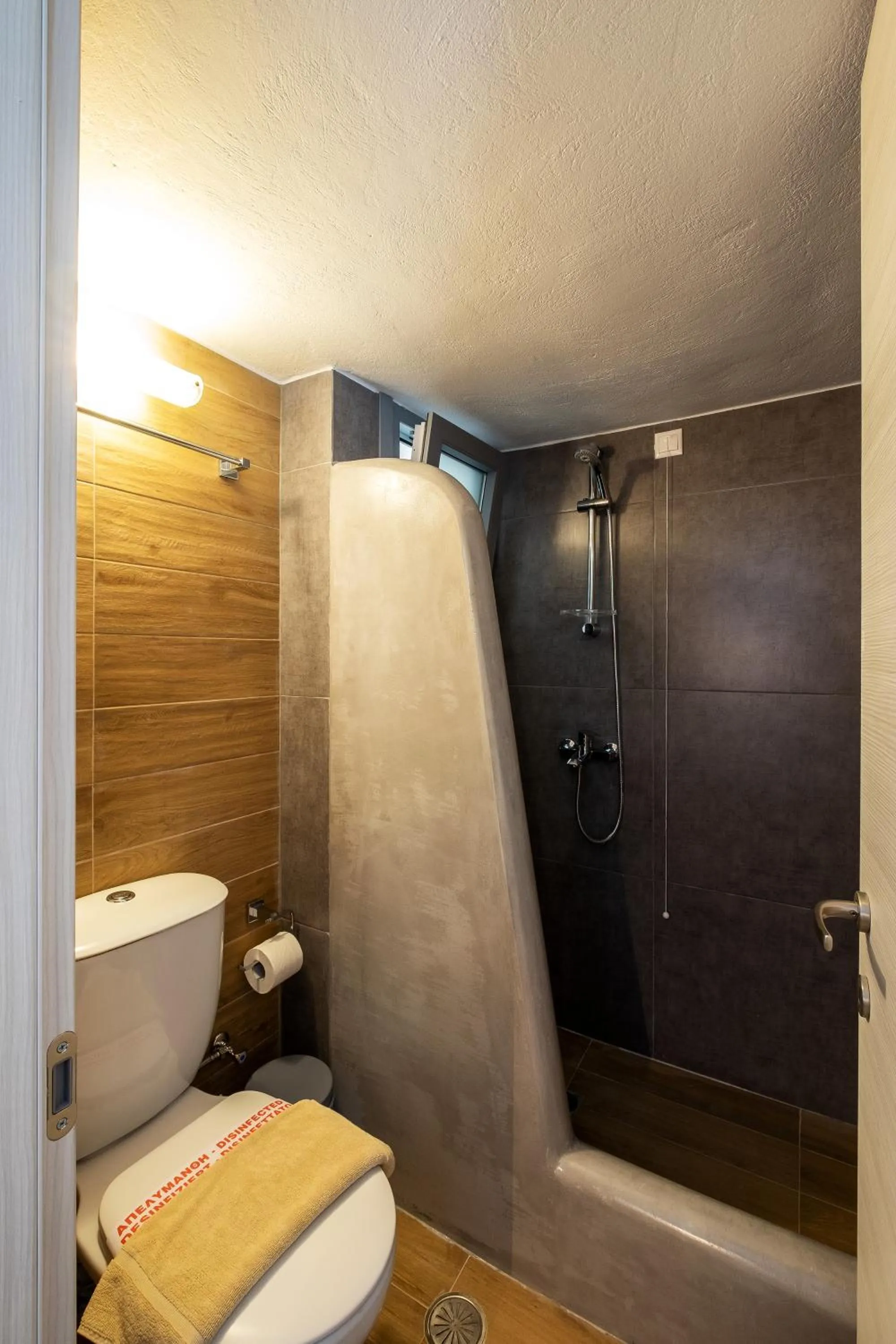 Bathroom in Dilion Hotel