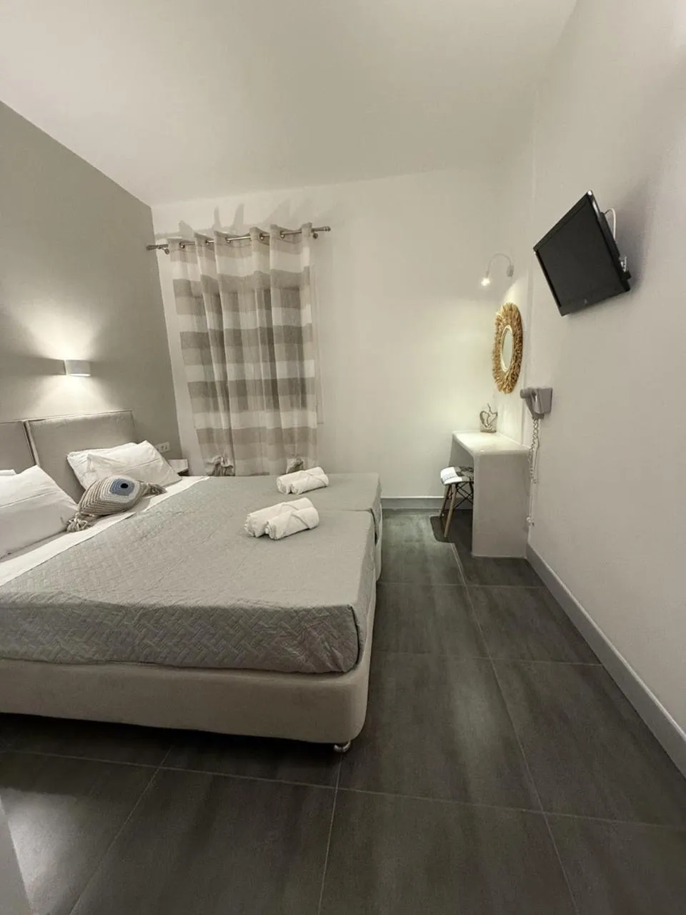 Photo of the whole room, Bed in Dilion Hotel