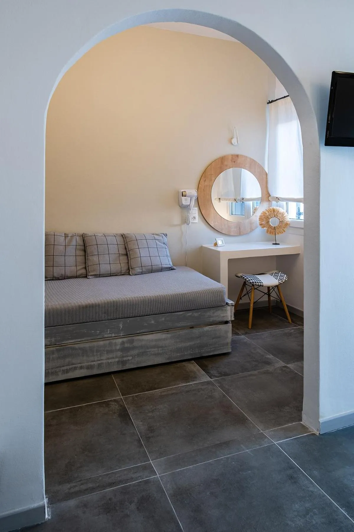 Photo of the whole room, Bed in Dilion Hotel