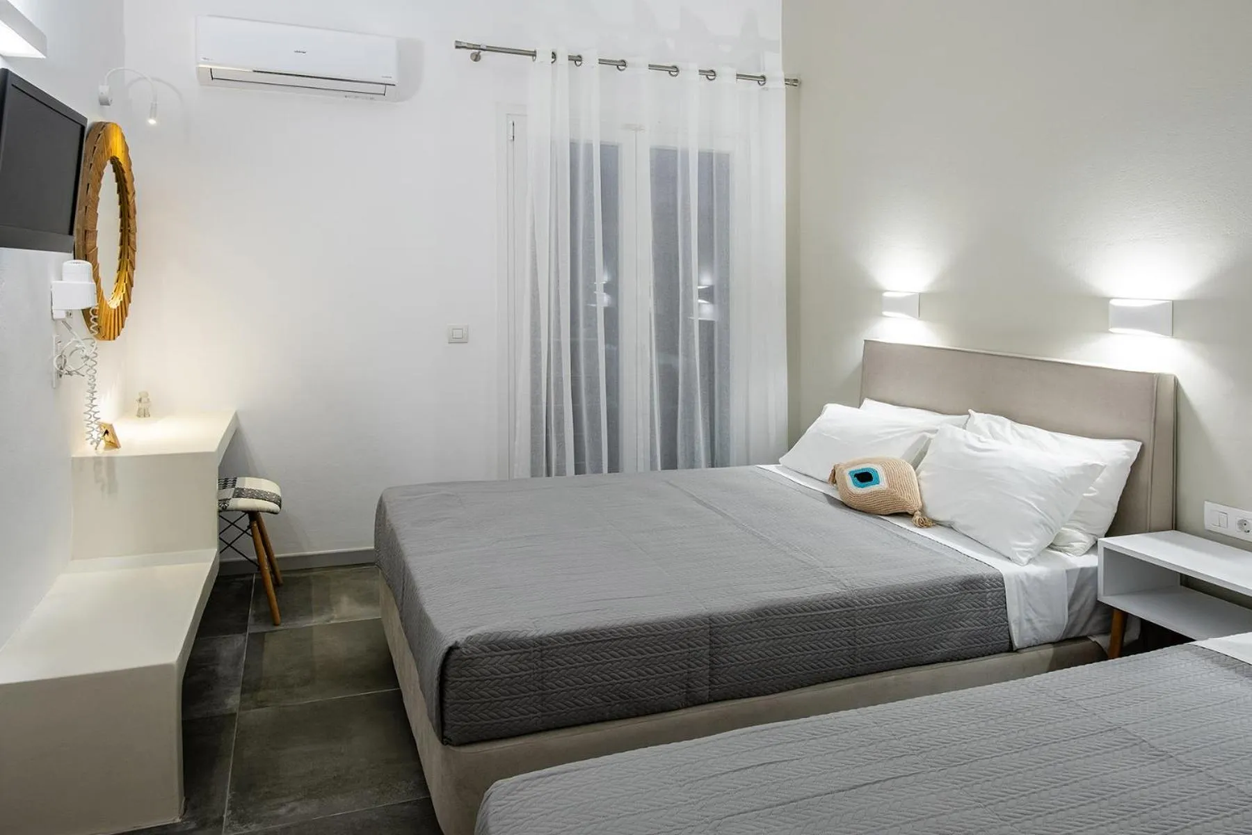 Photo of the whole room, Bed in Dilion Hotel