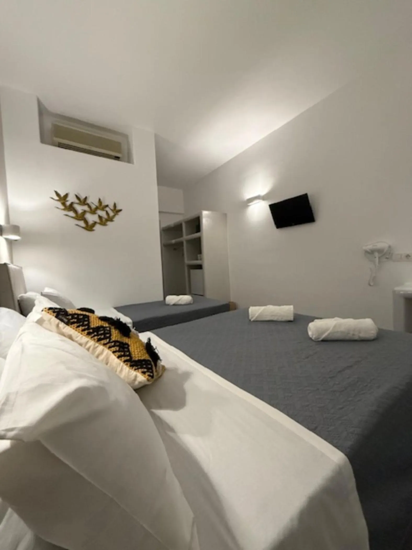 Photo of the whole room, Bed in Dilion Hotel