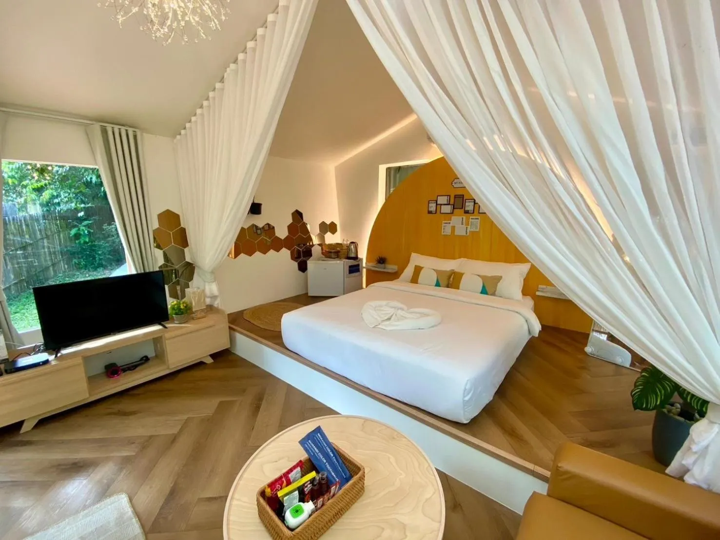 TV and multimedia, Bed in Baan Nai Baan Nok Resort