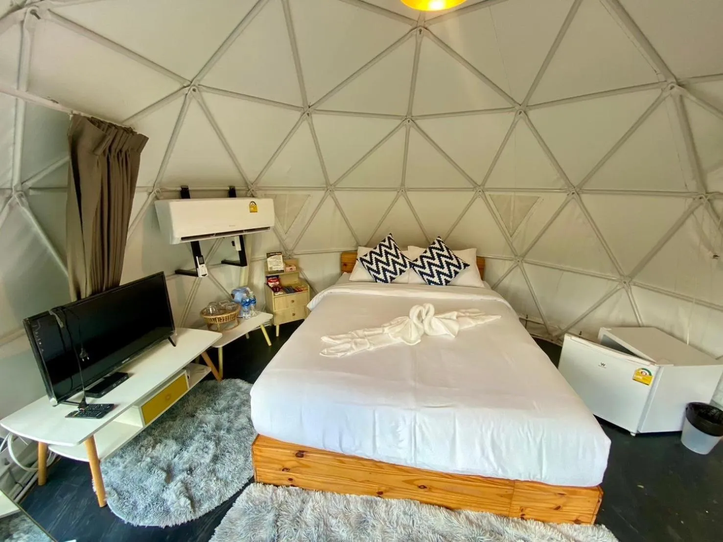 TV and multimedia, Bed in Baan Nai Baan Nok Resort