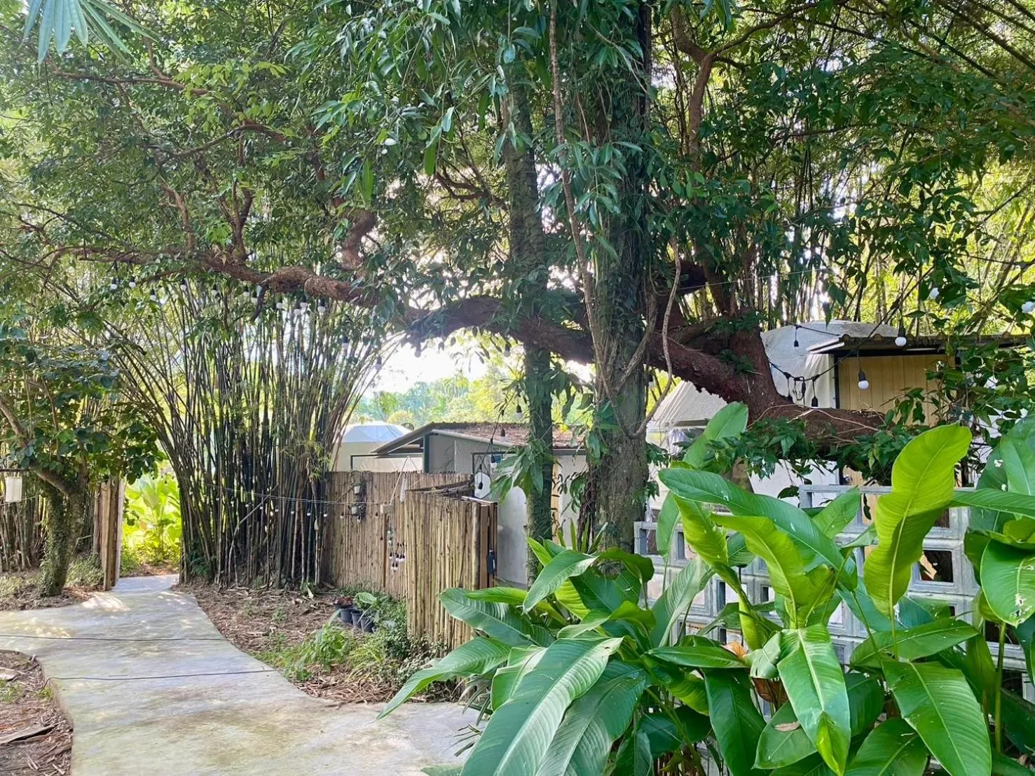 Inner courtyard view in Baan Nai Baan Nok Resort