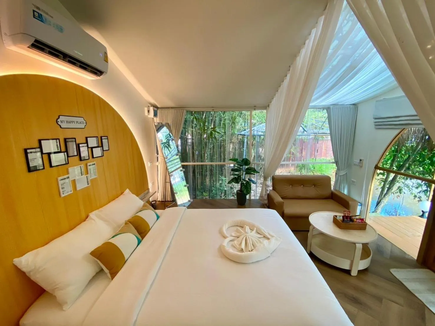 View (from property/room), Bed in Baan Nai Baan Nok Resort