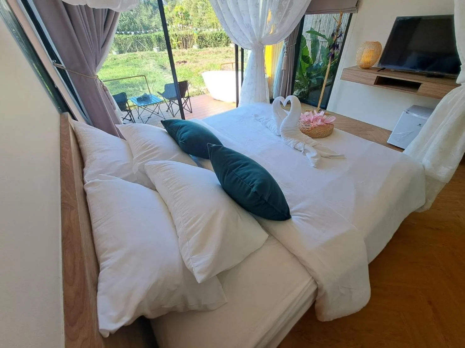 Bed in Baan Nai Baan Nok Resort