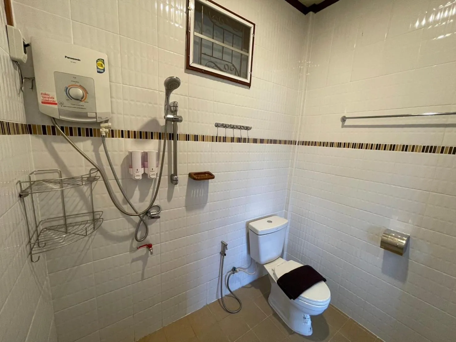 Shower in Yaowarate Sport Club and Resort ไร่เยาวเรศ