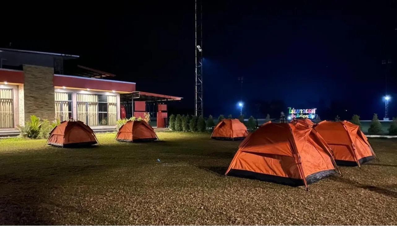 Night in Yaowarate Sport Club and Resort ไร่เยาวเรศ