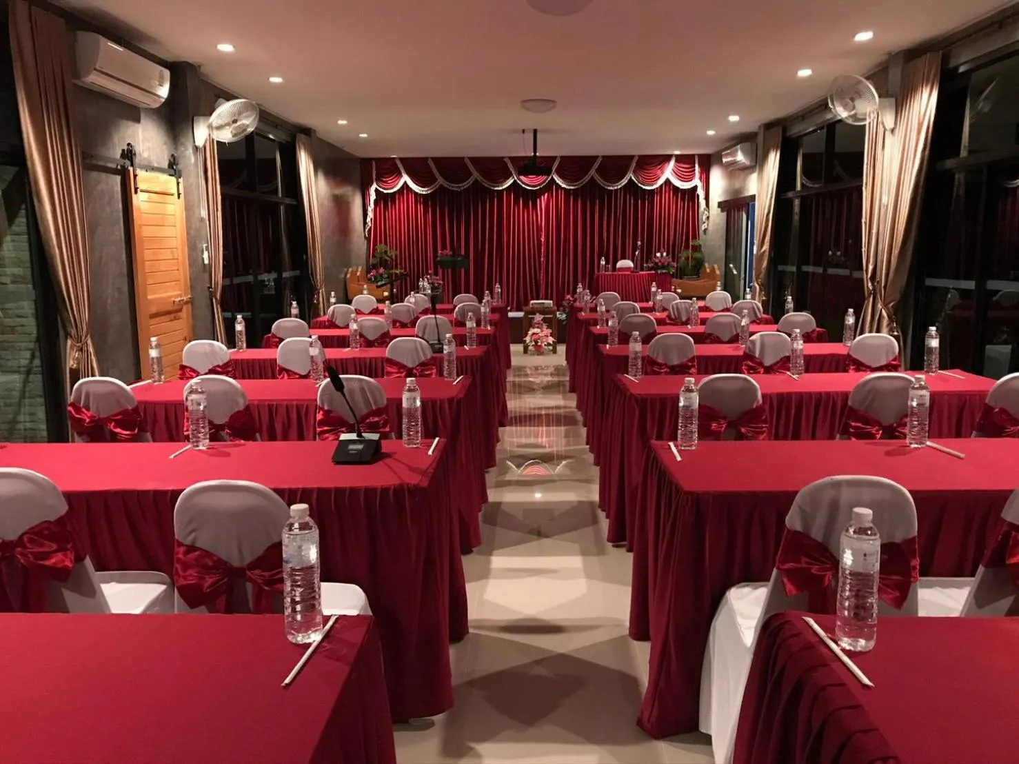 Banquet/Function facilities in Yaowarate Sport Club and Resort ไร่เยาวเรศ
