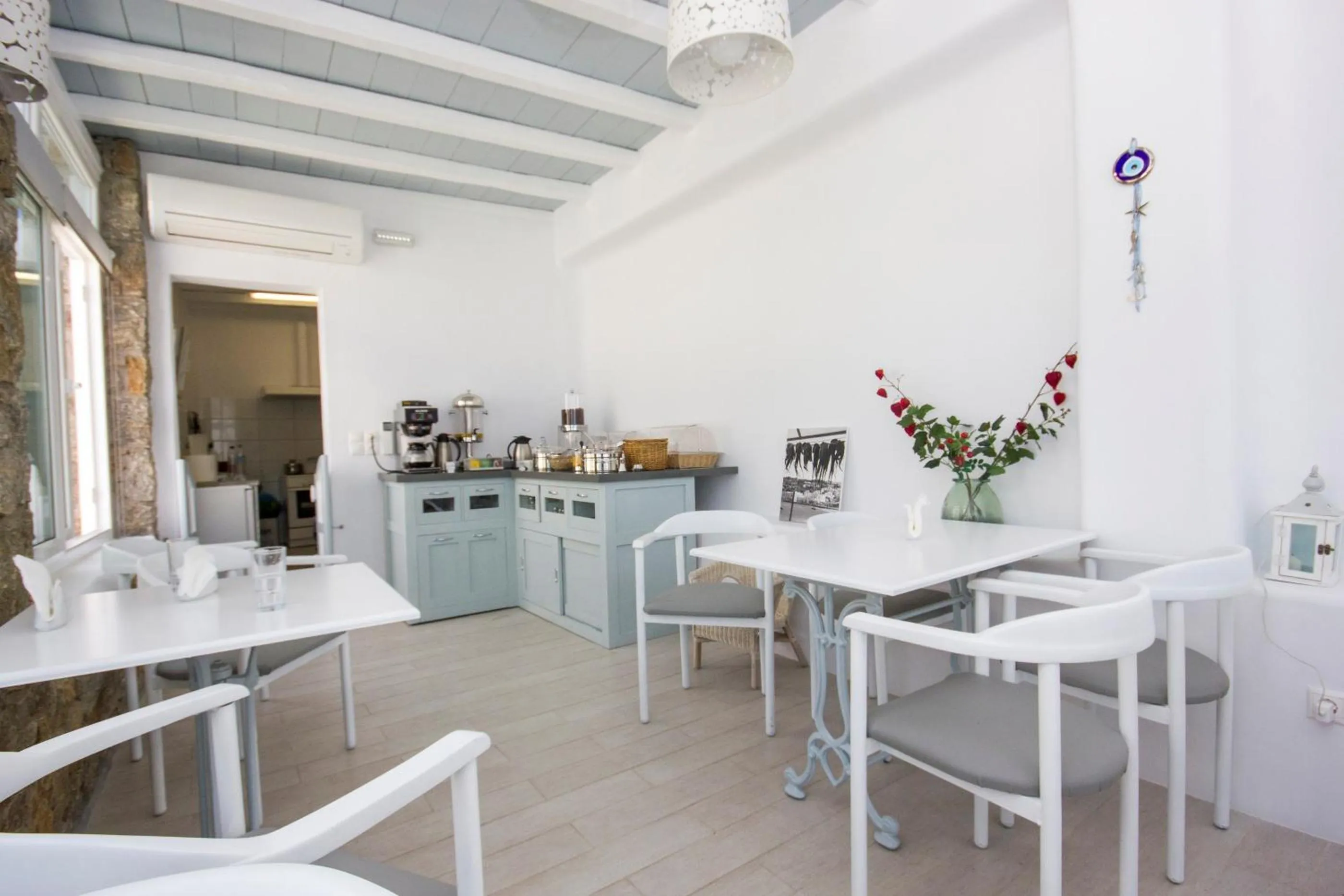 Restaurant/places to eat in Hotel Spanelis