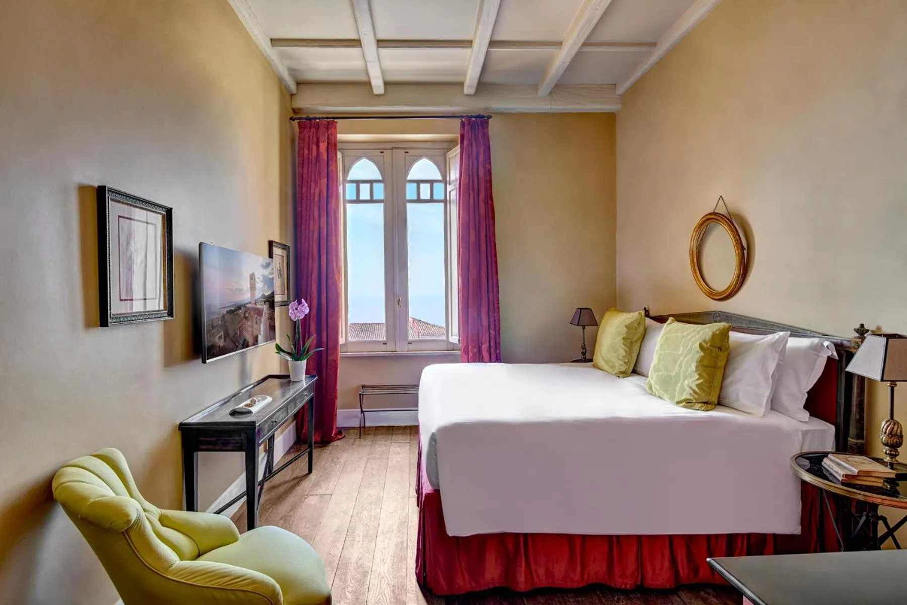 Photo of the whole room, Bed in El Jebel