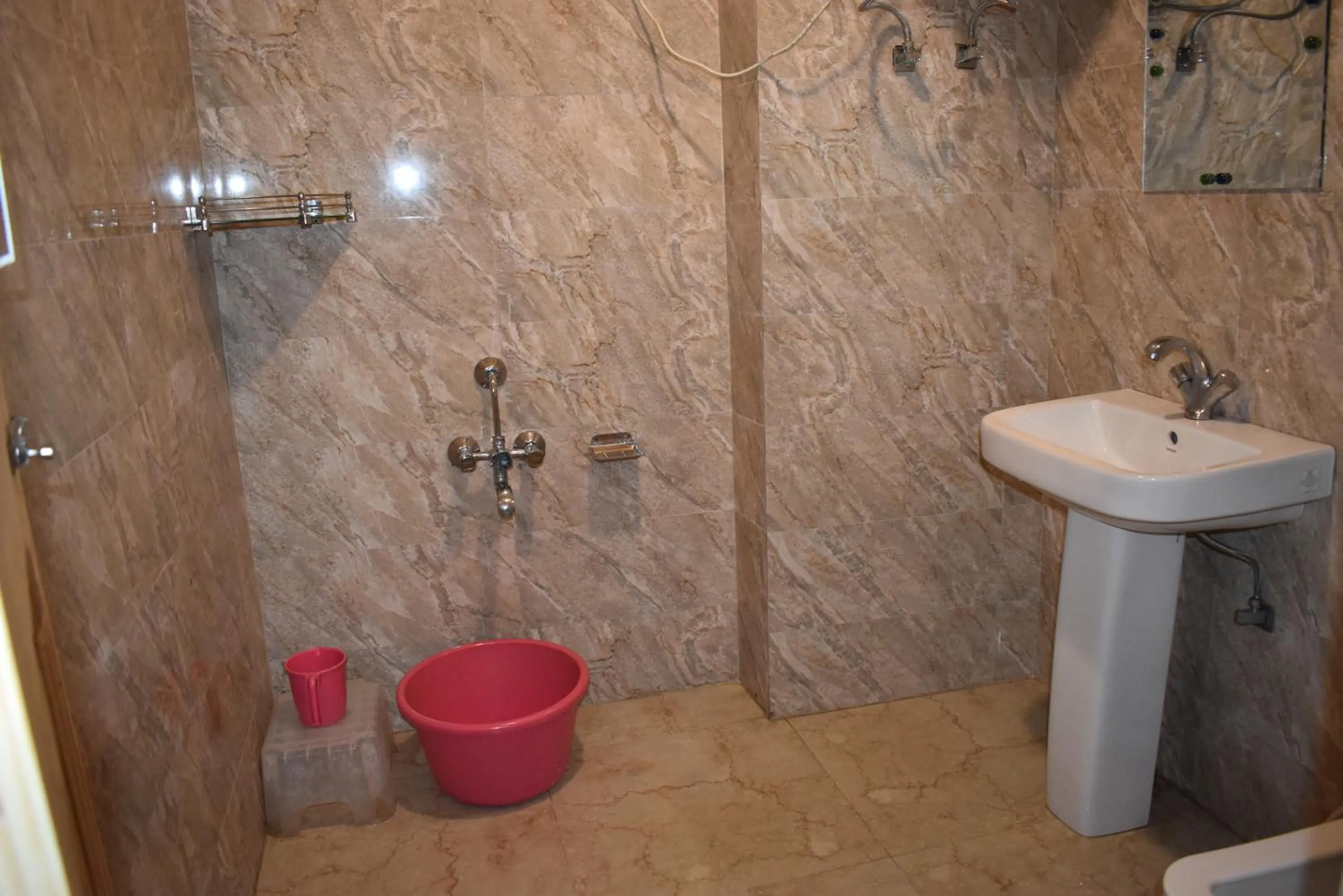 Shower in Gulsitara Resorts-Gulmarg