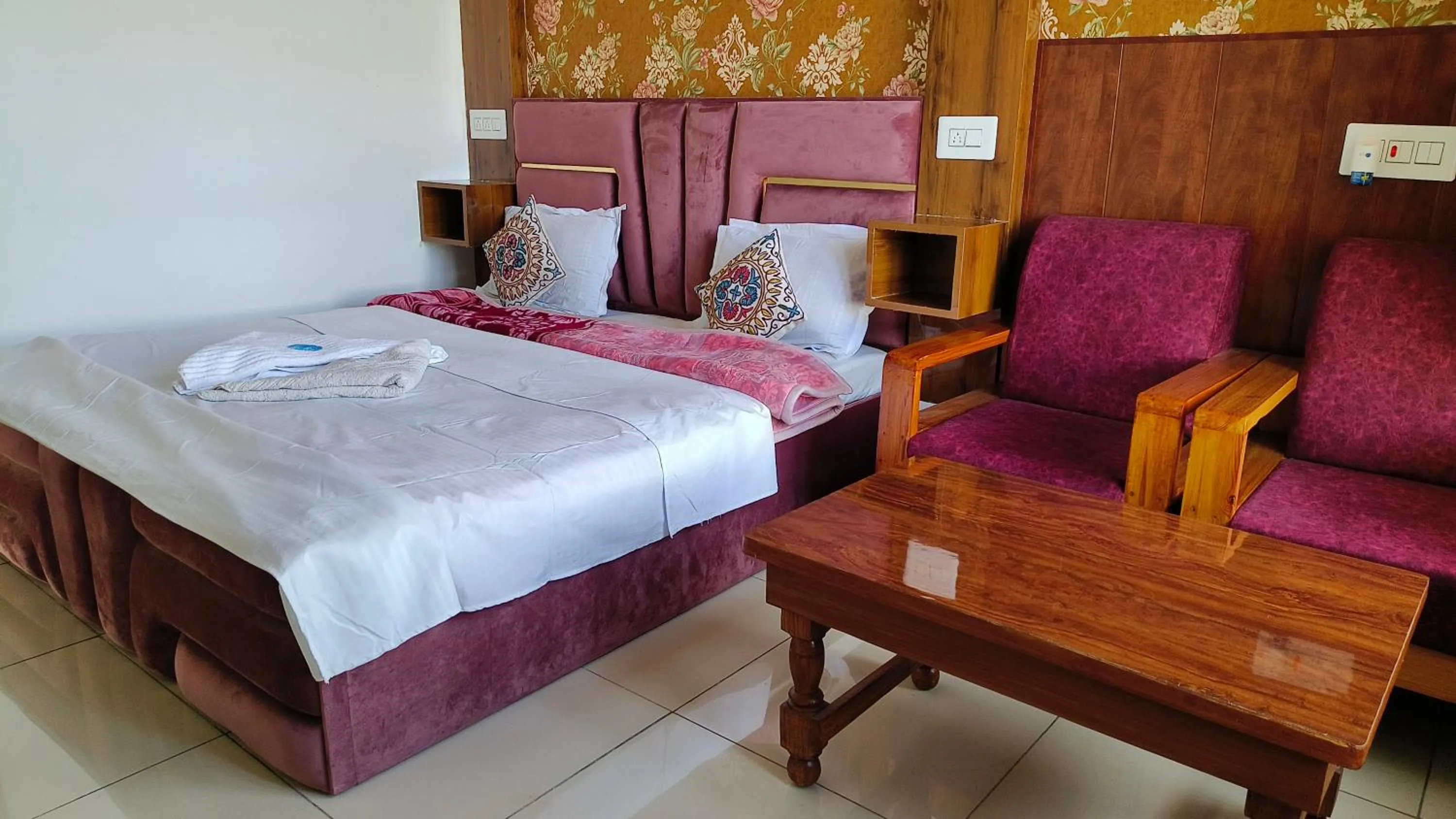 Bedroom, Bed in Gulsitara Resorts-Gulmarg