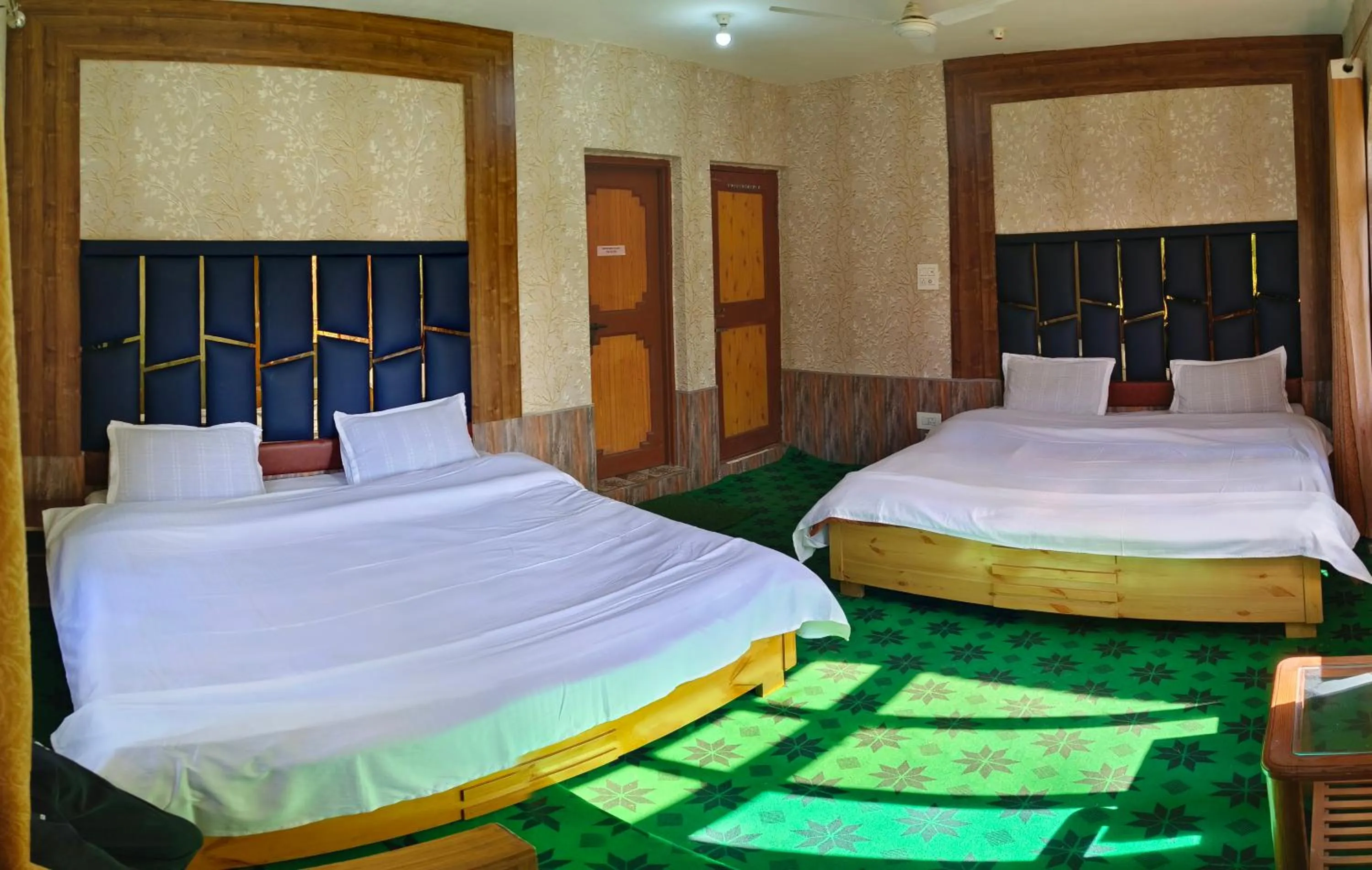 Photo of the whole room, Bed in Gulsitara Resorts-Gulmarg