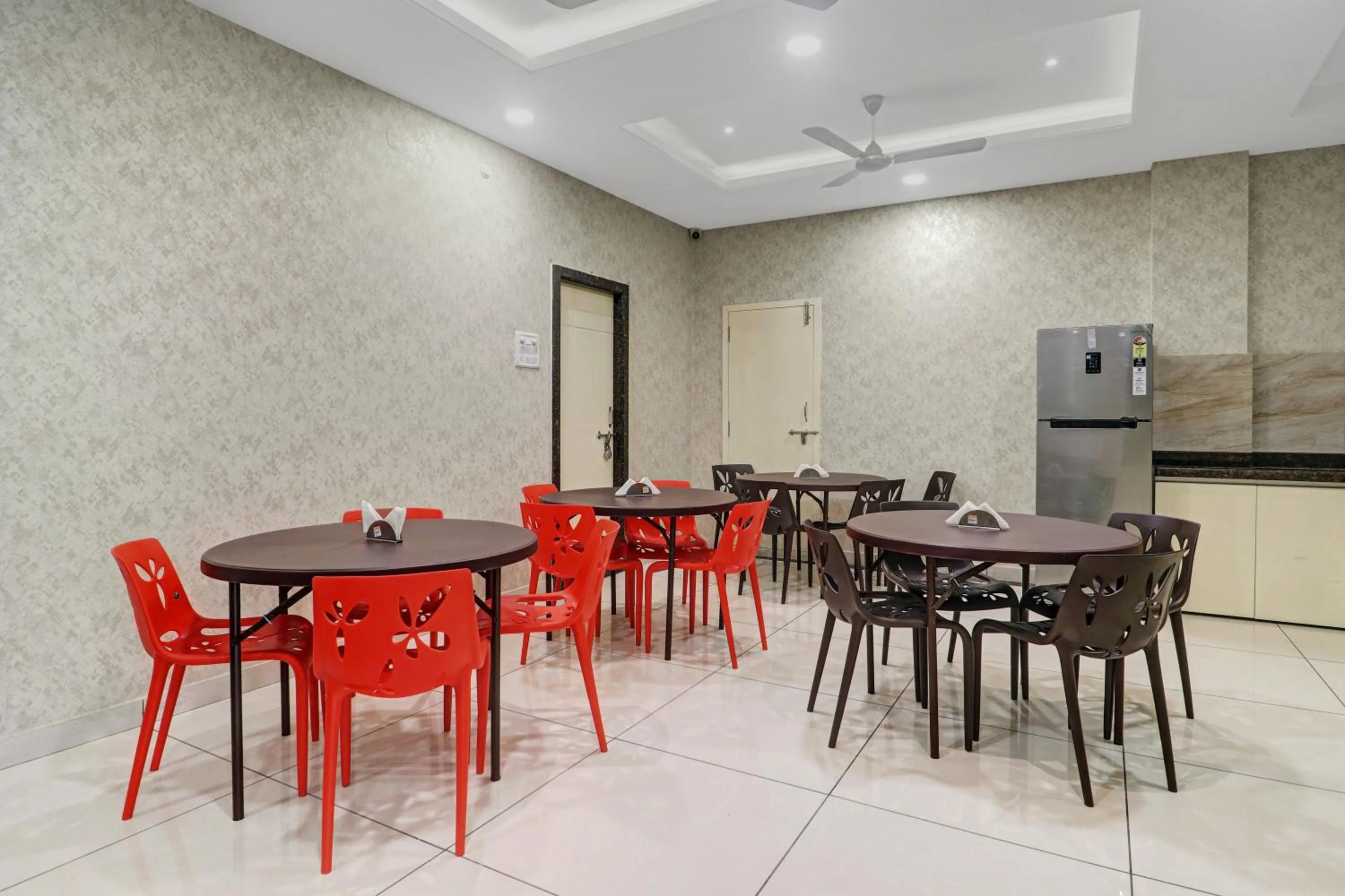 Restaurant/places to eat in Treebo Virat Residency, US Consulate