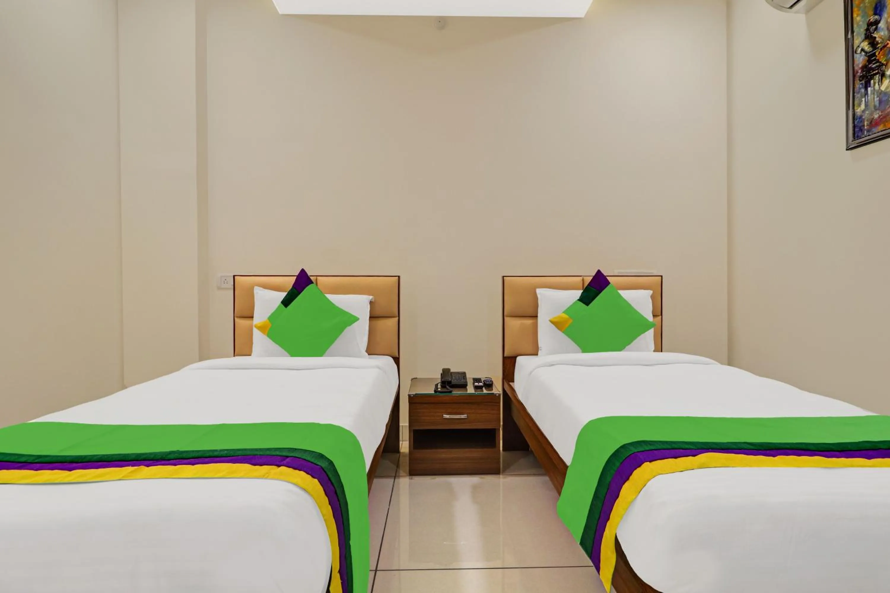 Bedroom, Bed in Treebo Virat Residency, US Consulate