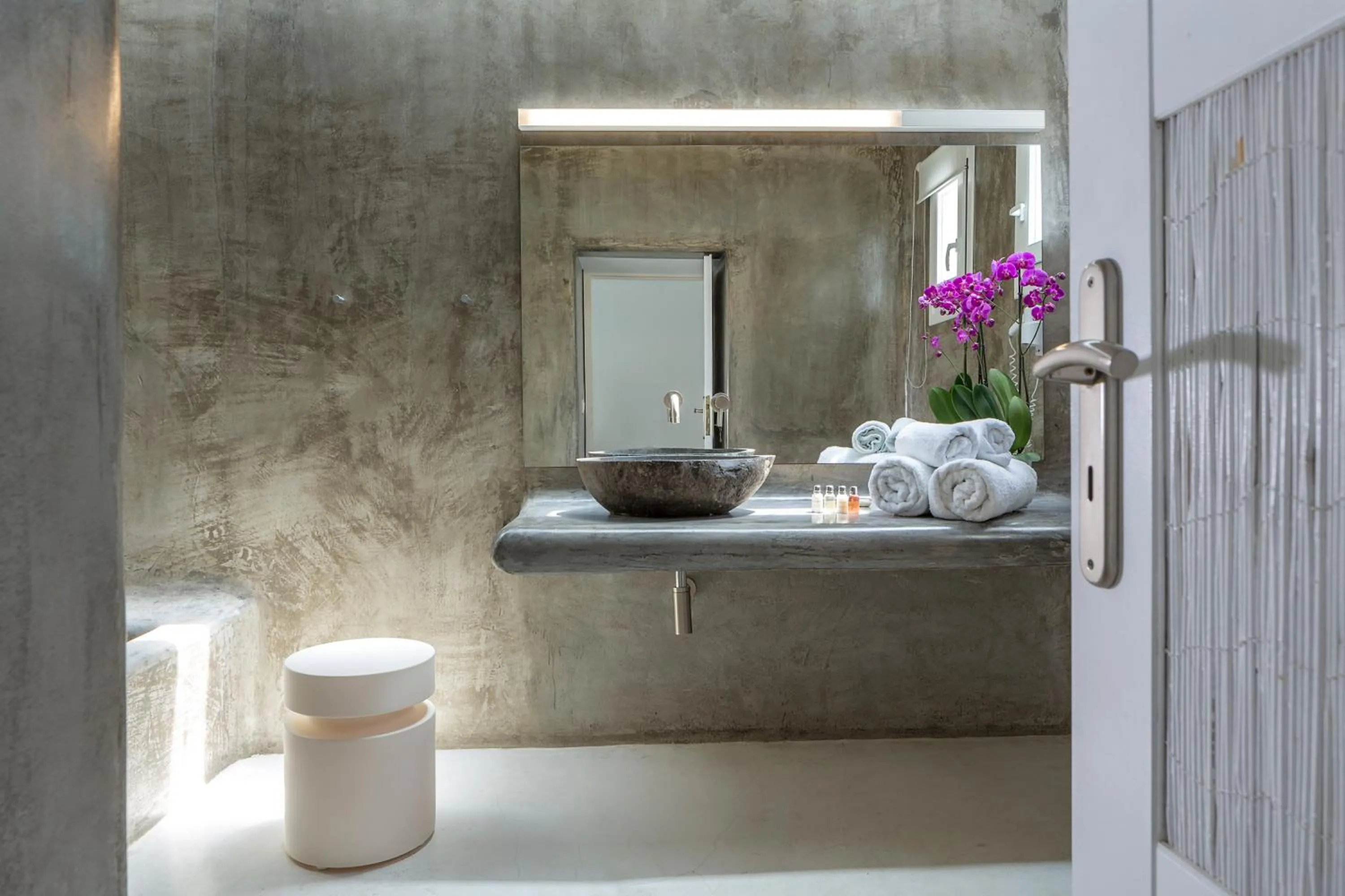 Bathroom in Ostraco Suites