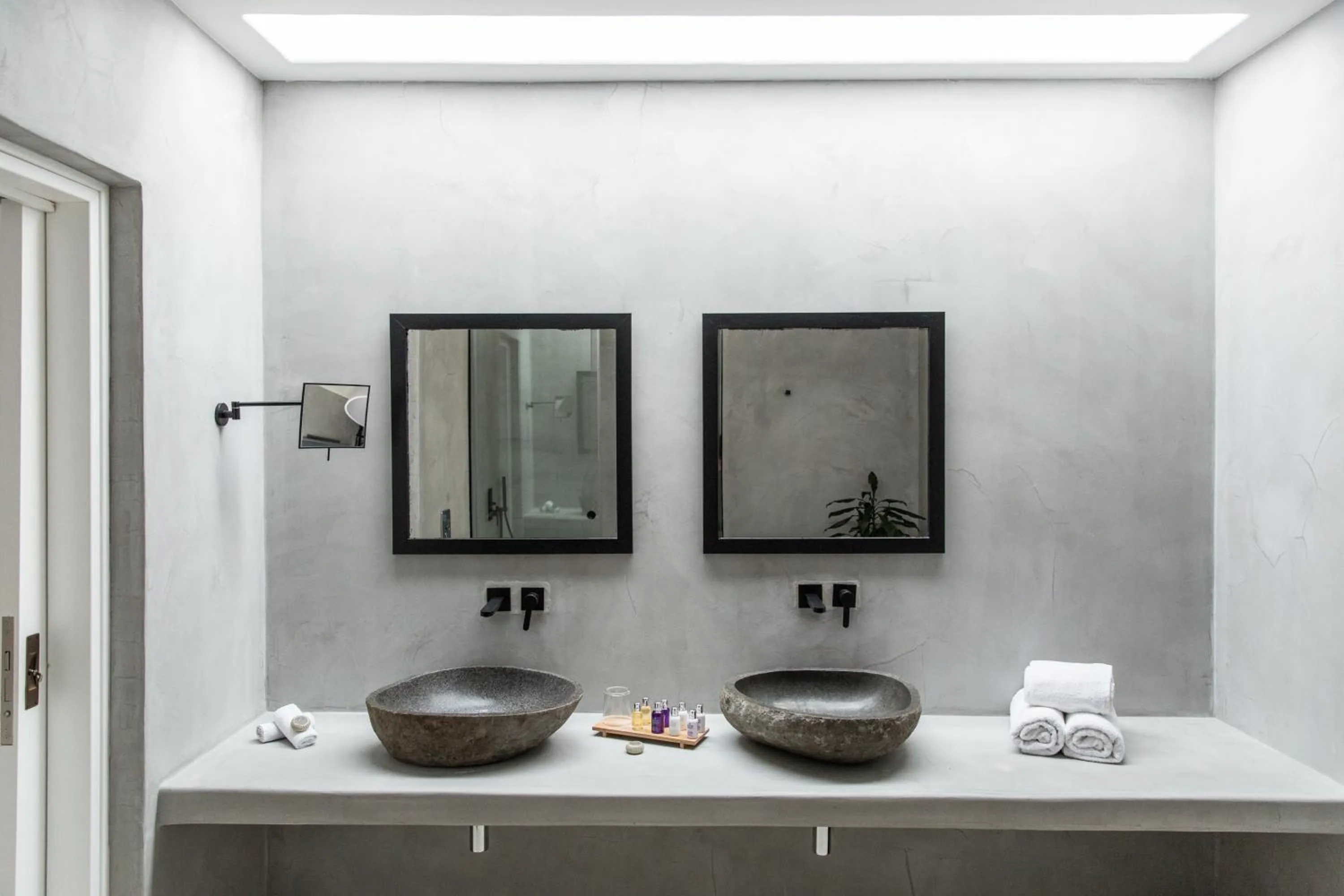 Bathroom in Ostraco Suites