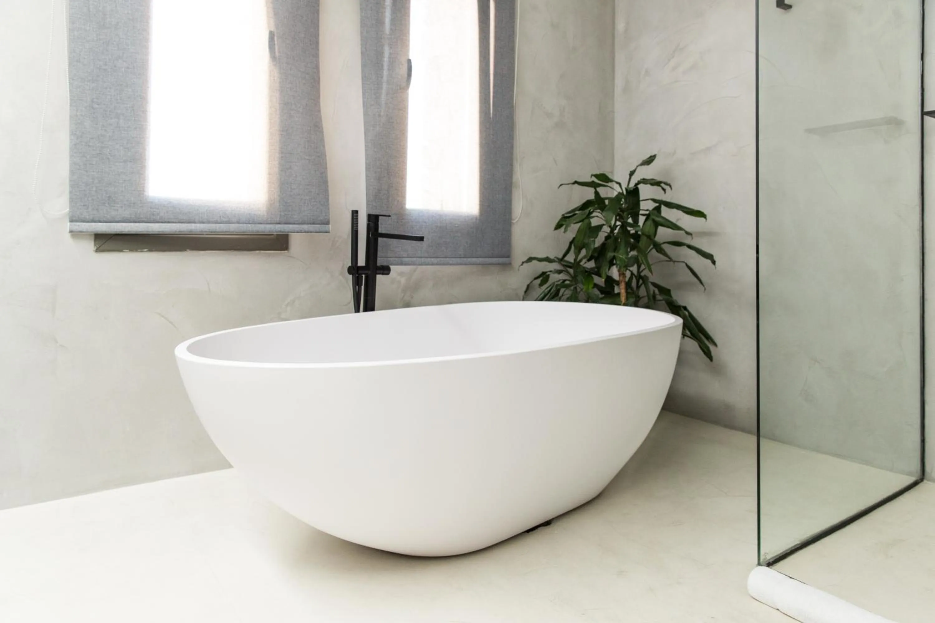 Shower in Ostraco Suites