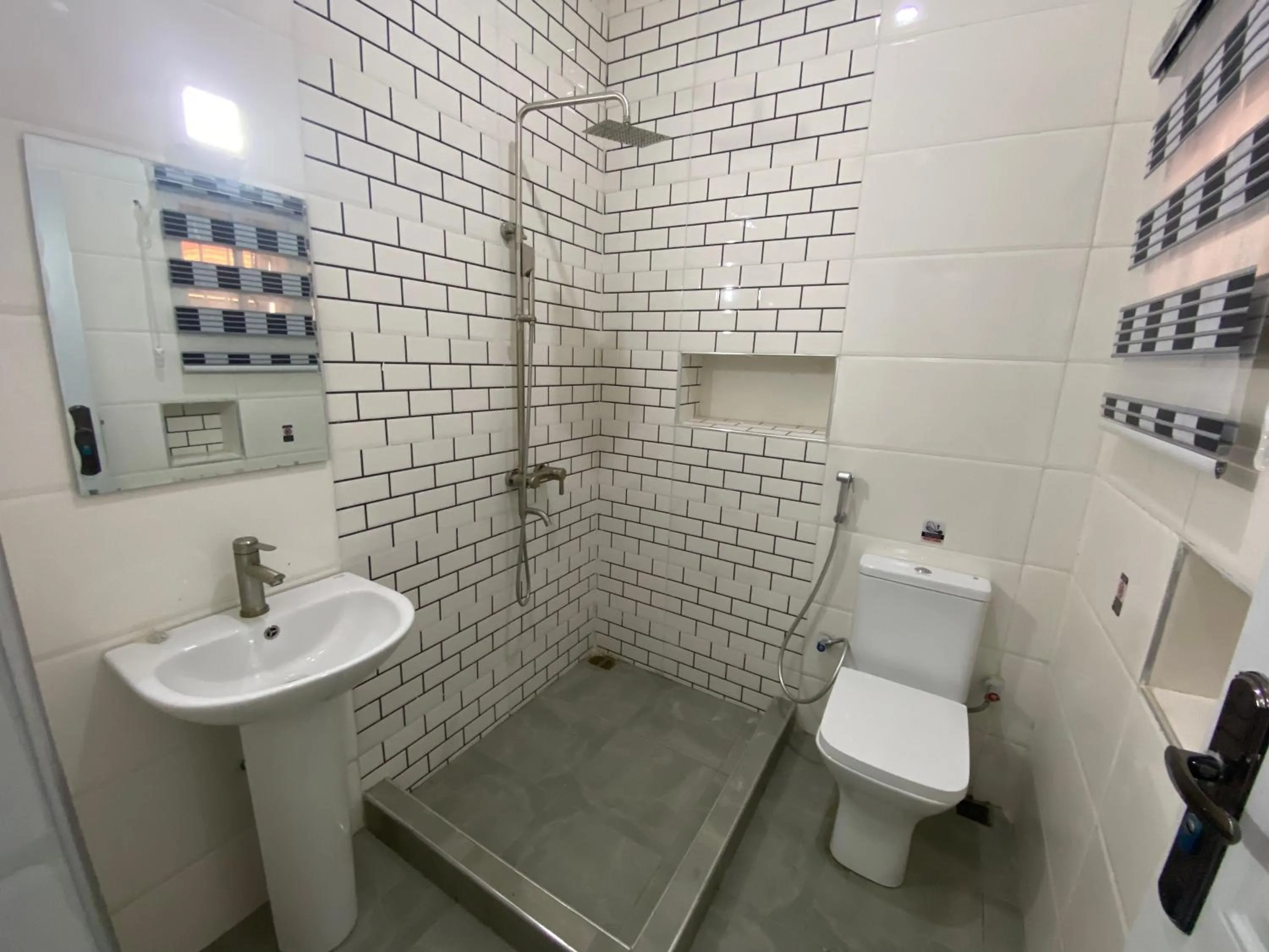 Shower in C7 Hazelwood Residence & Suites