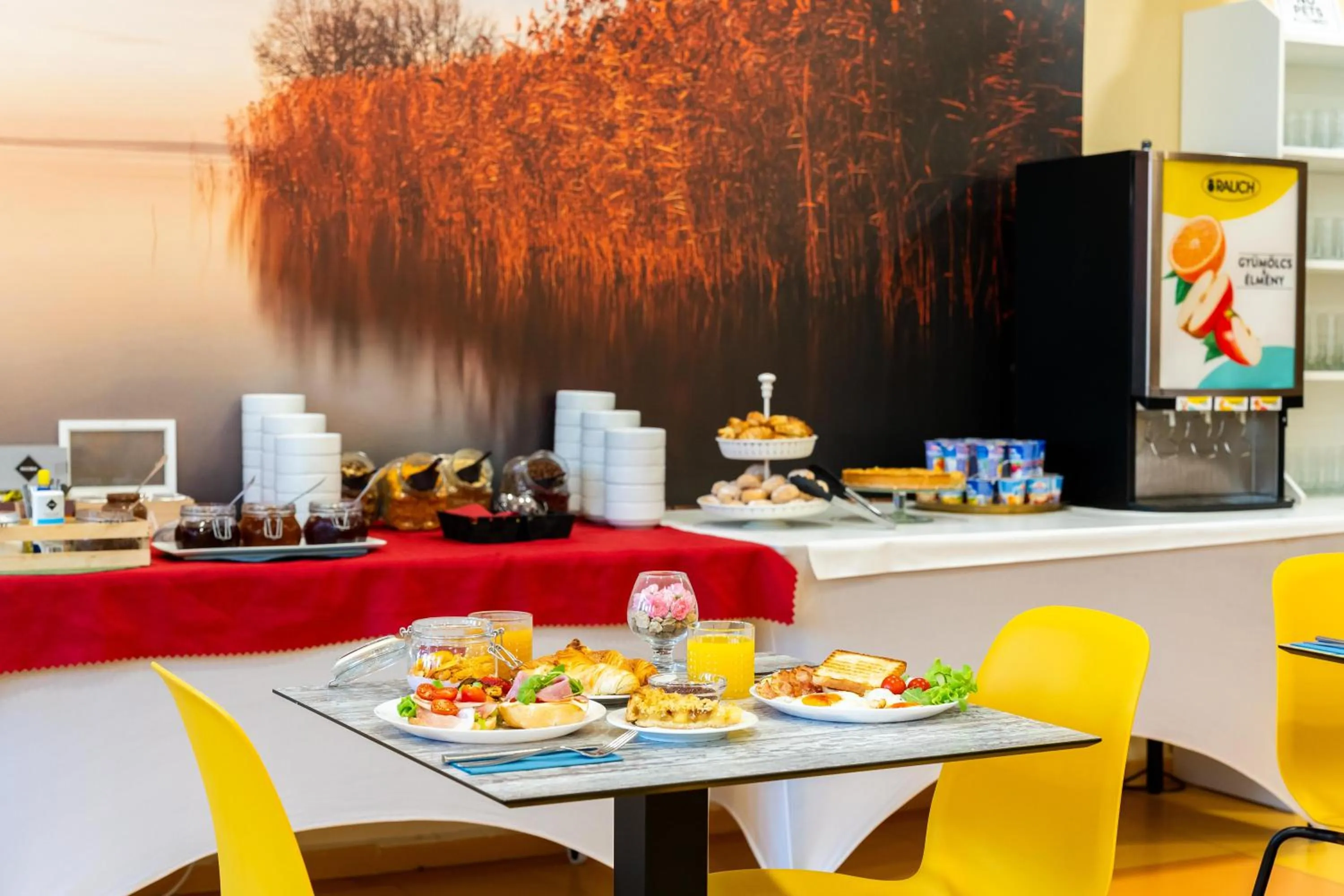 Breakfast in Colors Holiday Hotel