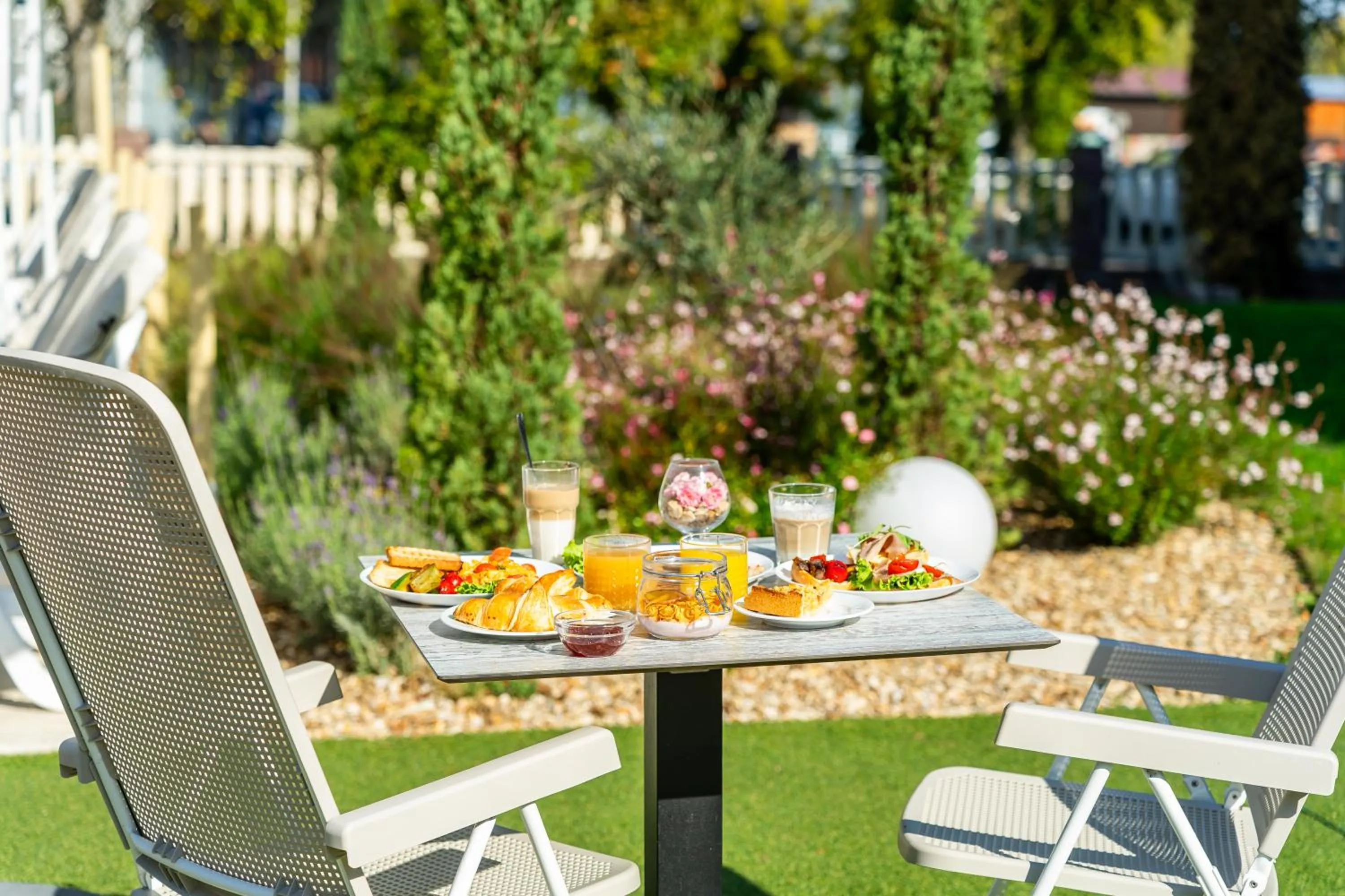 Garden in Colors Holiday Hotel