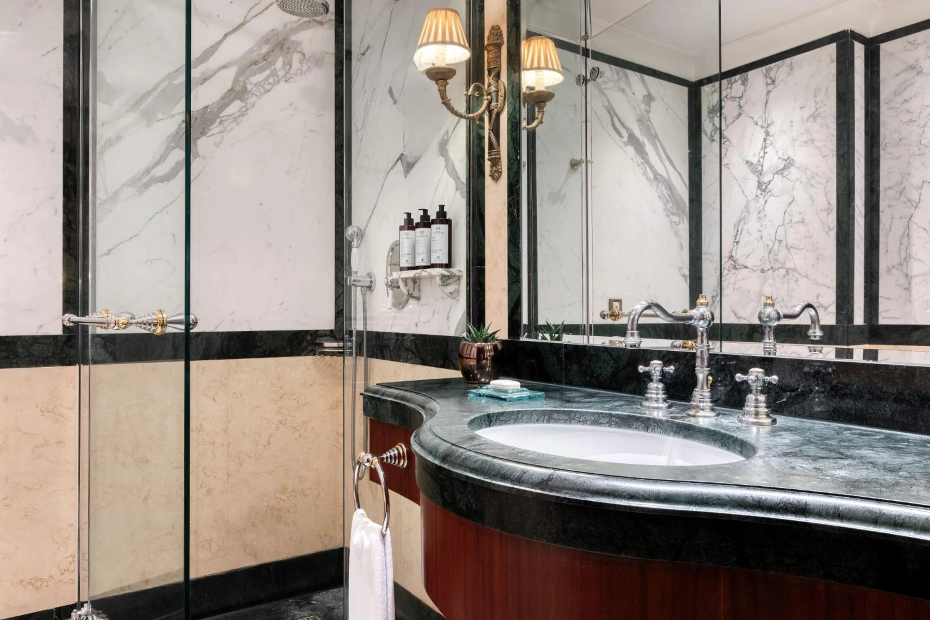 Bathroom in Hotel Grande Bretagne, a Luxury Collection Hotel, Athens