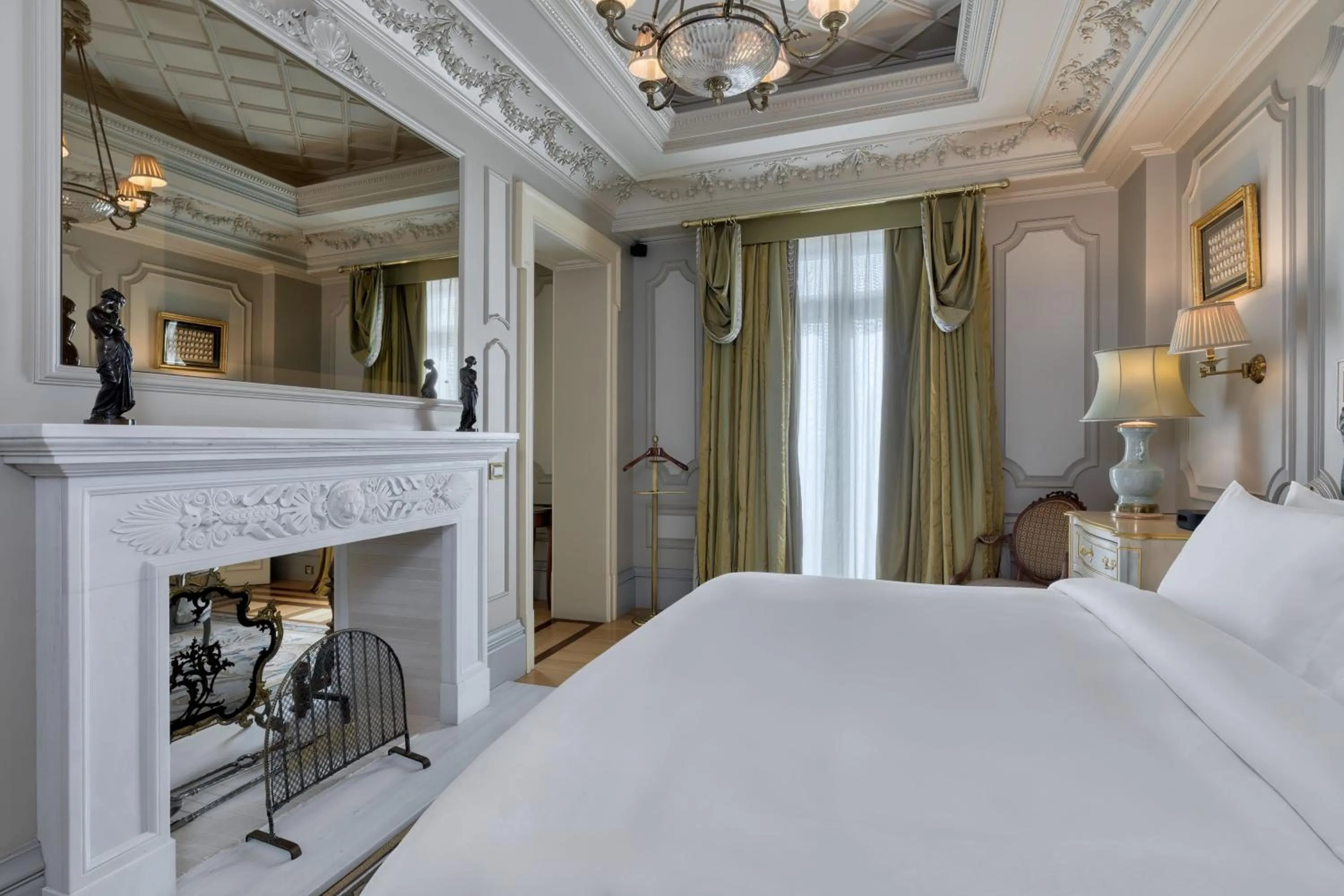 Bedroom, Bed in Hotel Grande Bretagne, a Luxury Collection Hotel, Athens