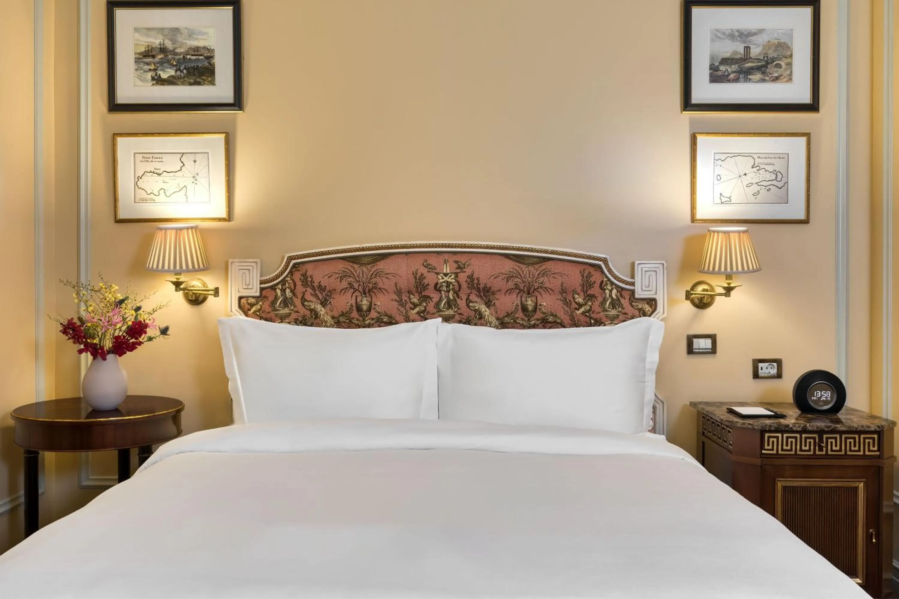 Photo of the whole room, Bed in Hotel Grande Bretagne, a Luxury Collection Hotel, Athens