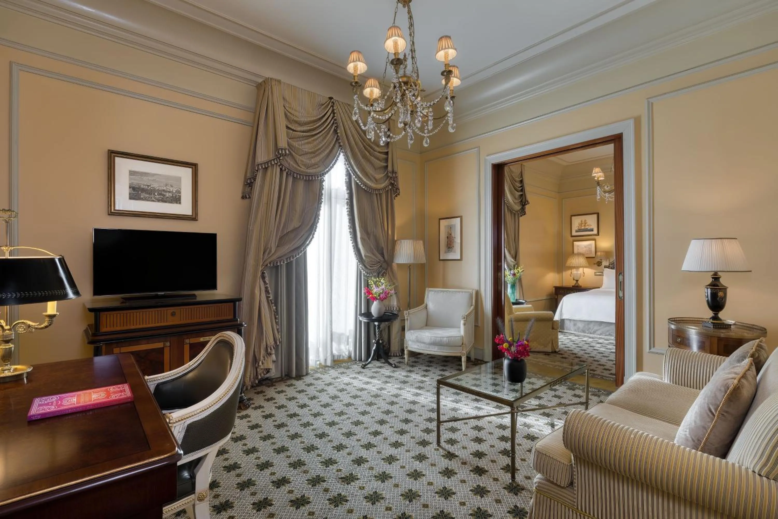 Living room, Bed in Hotel Grande Bretagne, a Luxury Collection Hotel, Athens