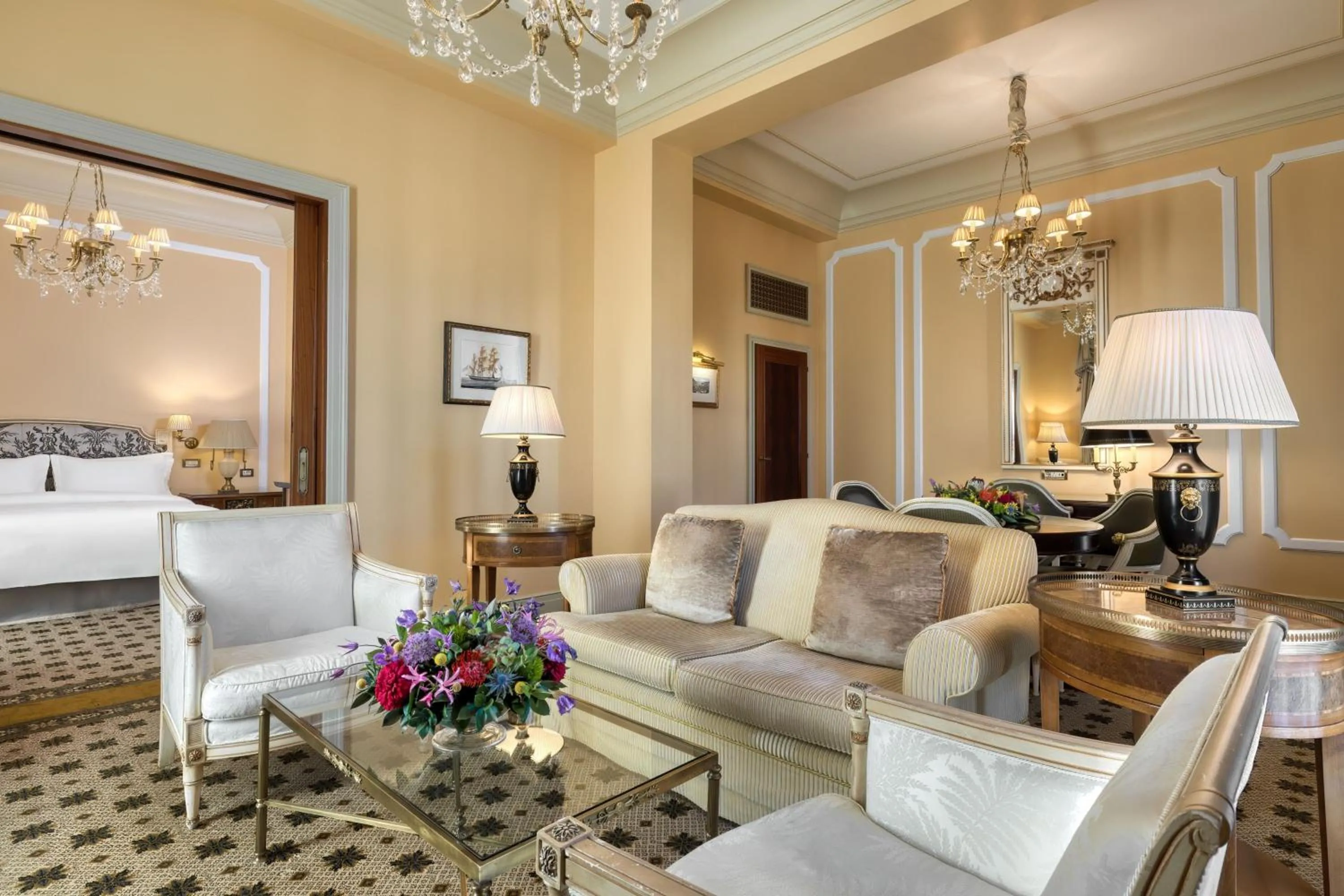 Living room in Hotel Grande Bretagne, a Luxury Collection Hotel, Athens
