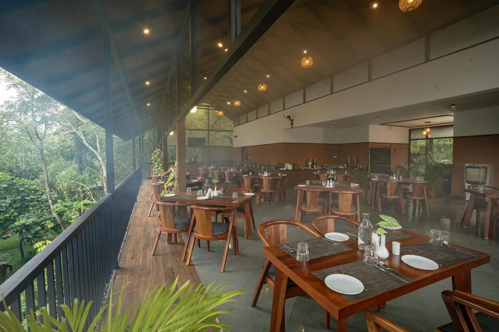 Restaurant/places to eat in Crystal Kuruva Nature Resort & Spa