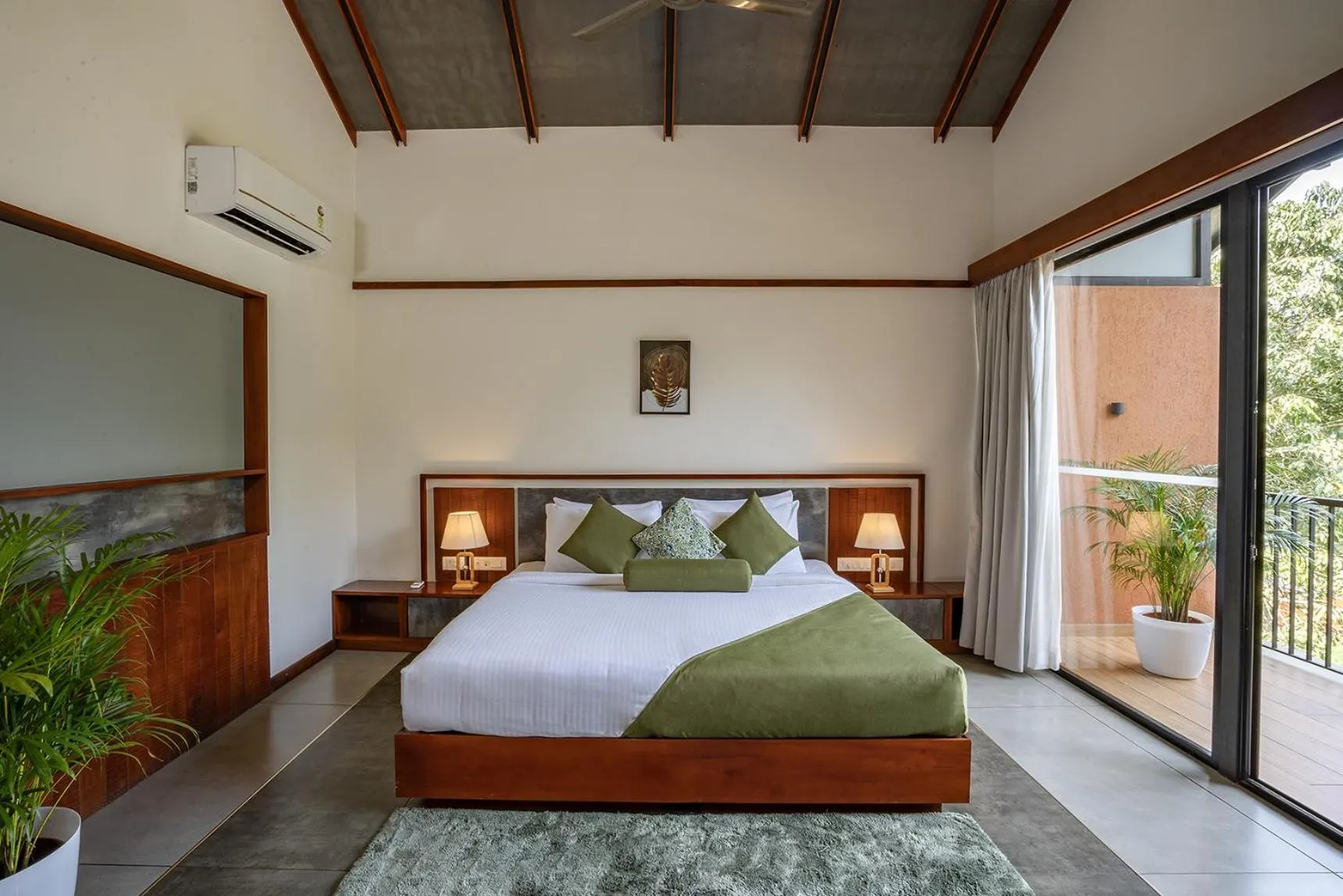 Bed in Crystal Kuruva Nature Resort & Spa