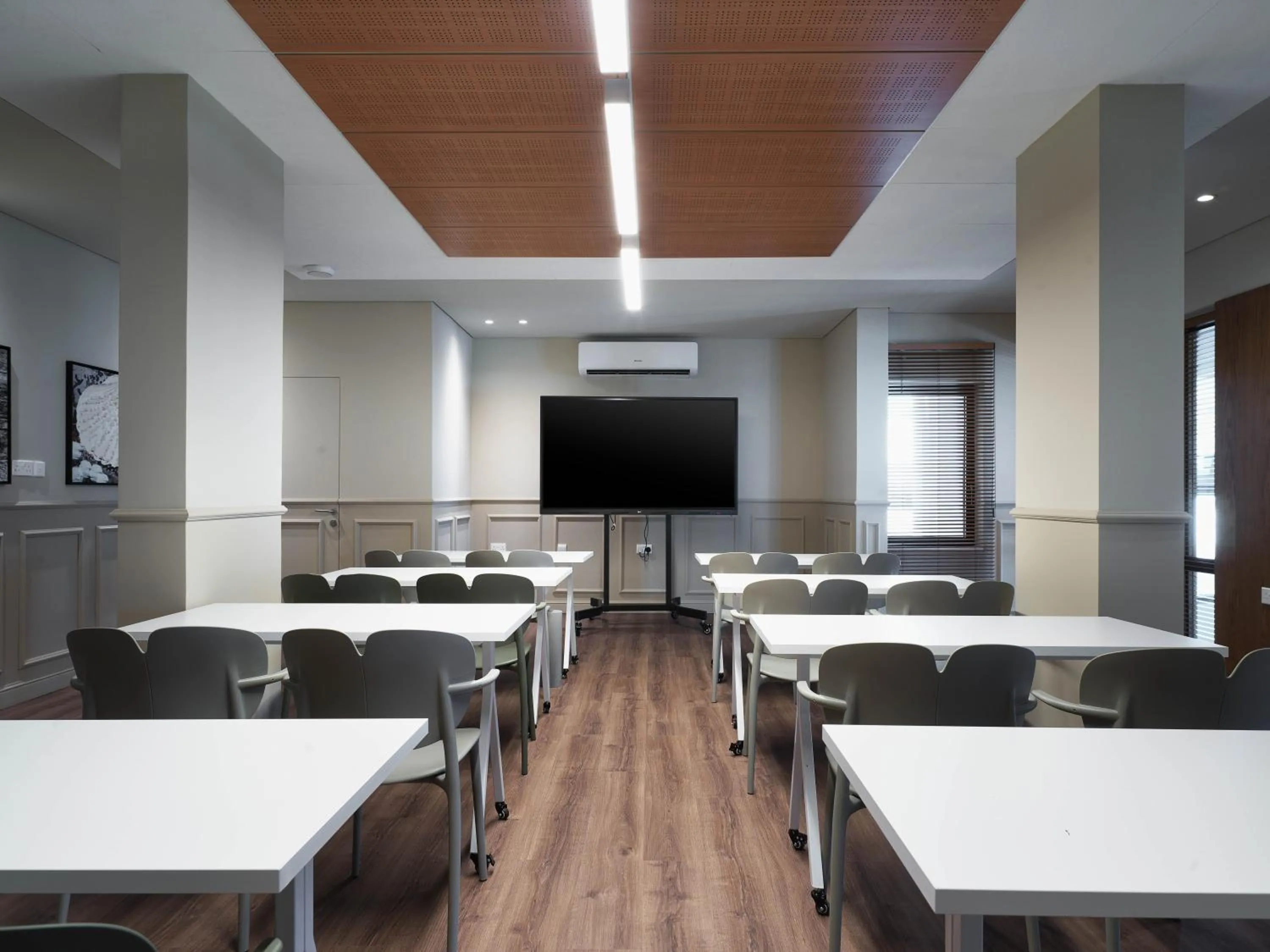 Meeting/conference room in LIV Mackenzie Beach Suites Larnaca ADULTS ONLY