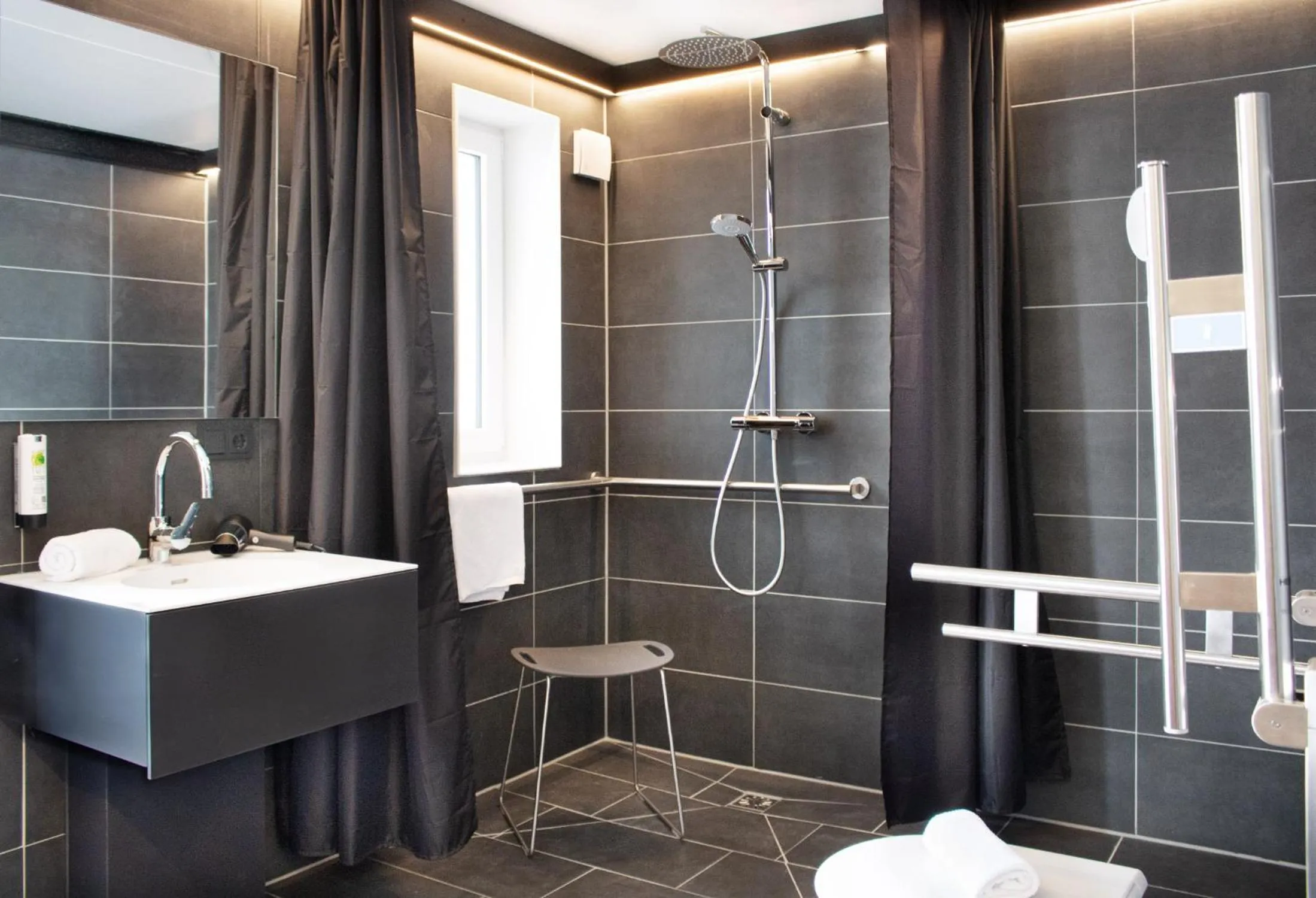 Bathroom in FR Hotel by WMM Hotels