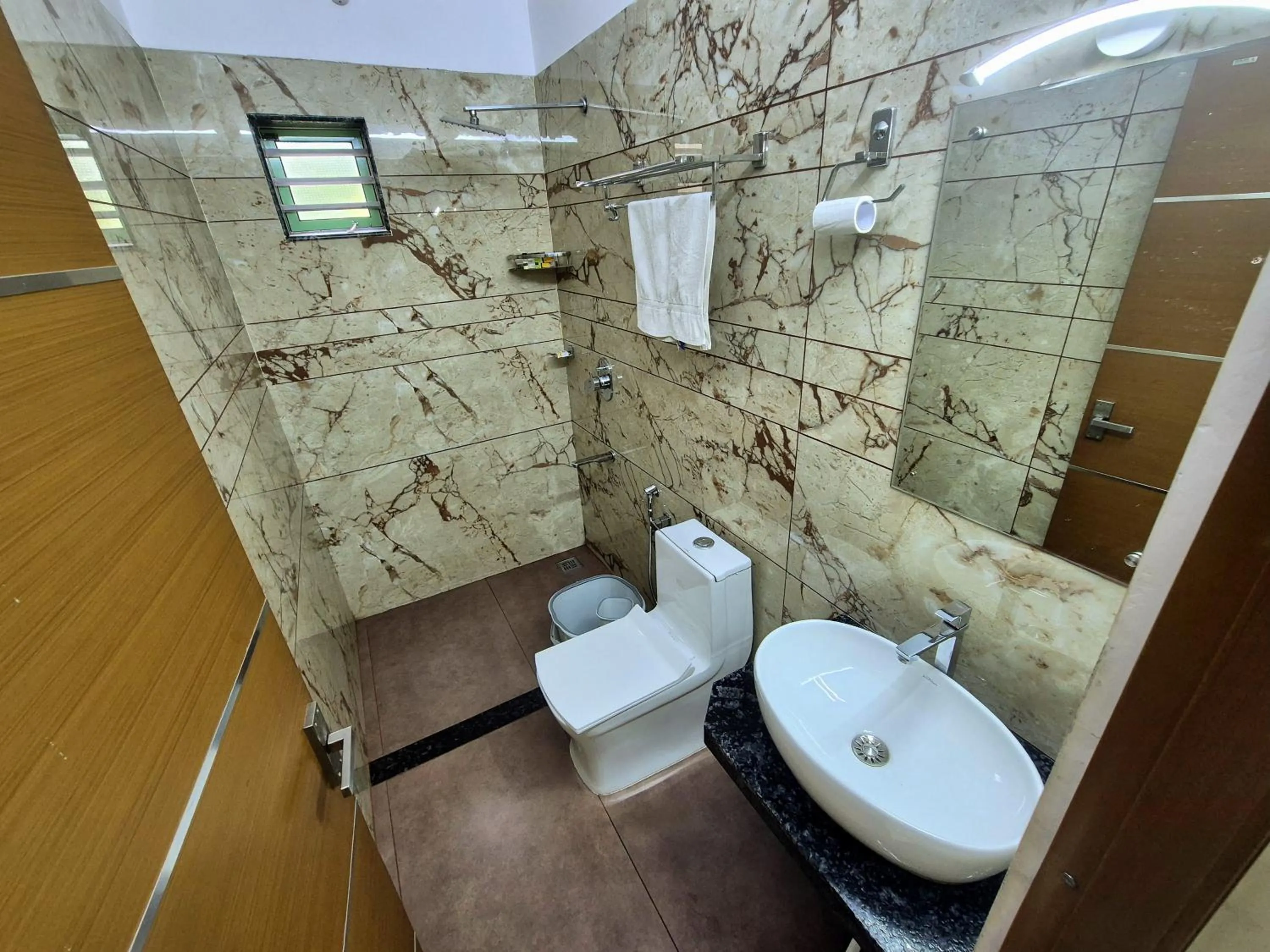 Shower in MARINA SUITES AIRPORT HOTEL