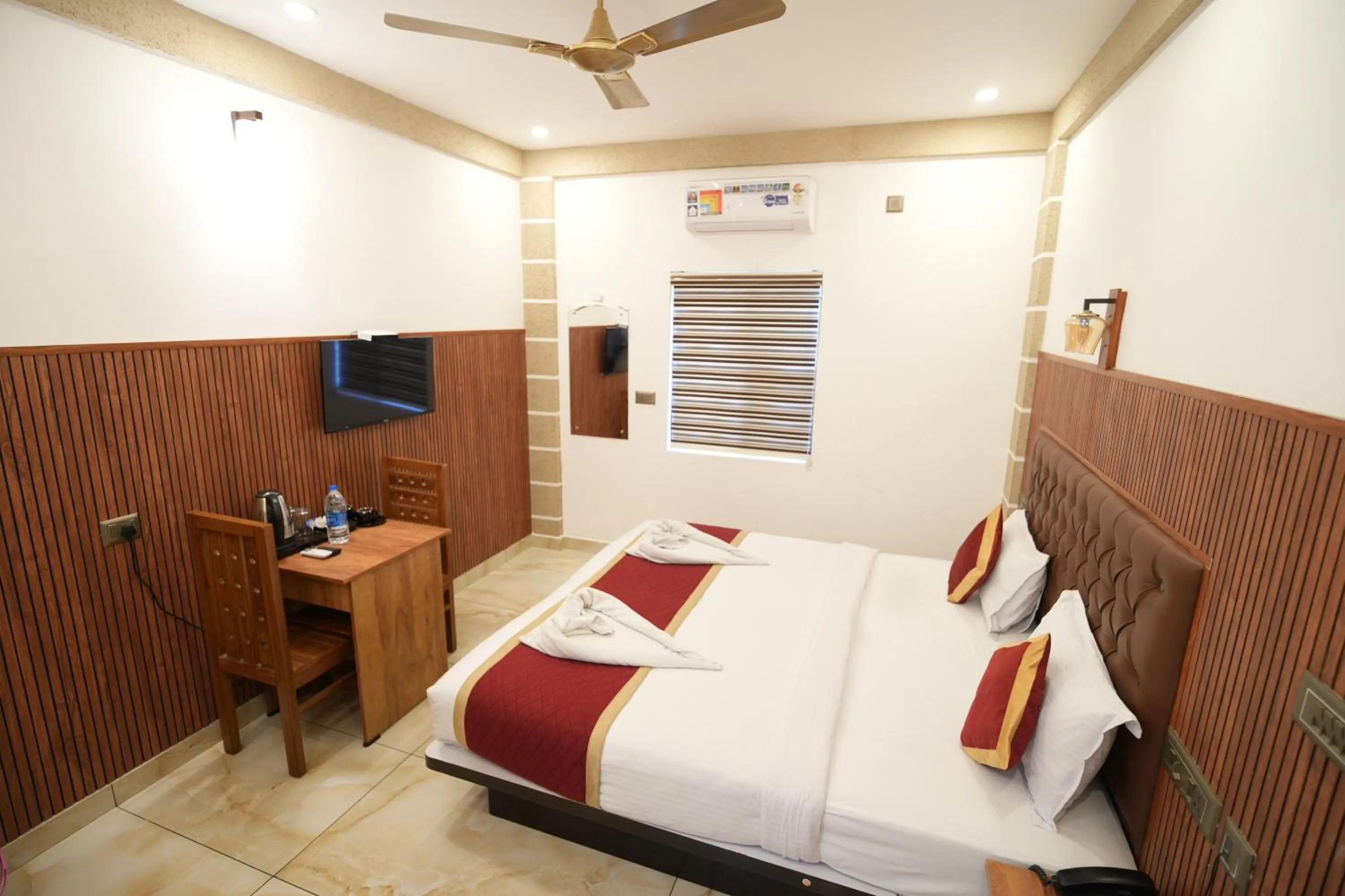 TV and multimedia, Bed in MARINA SUITES AIRPORT HOTEL