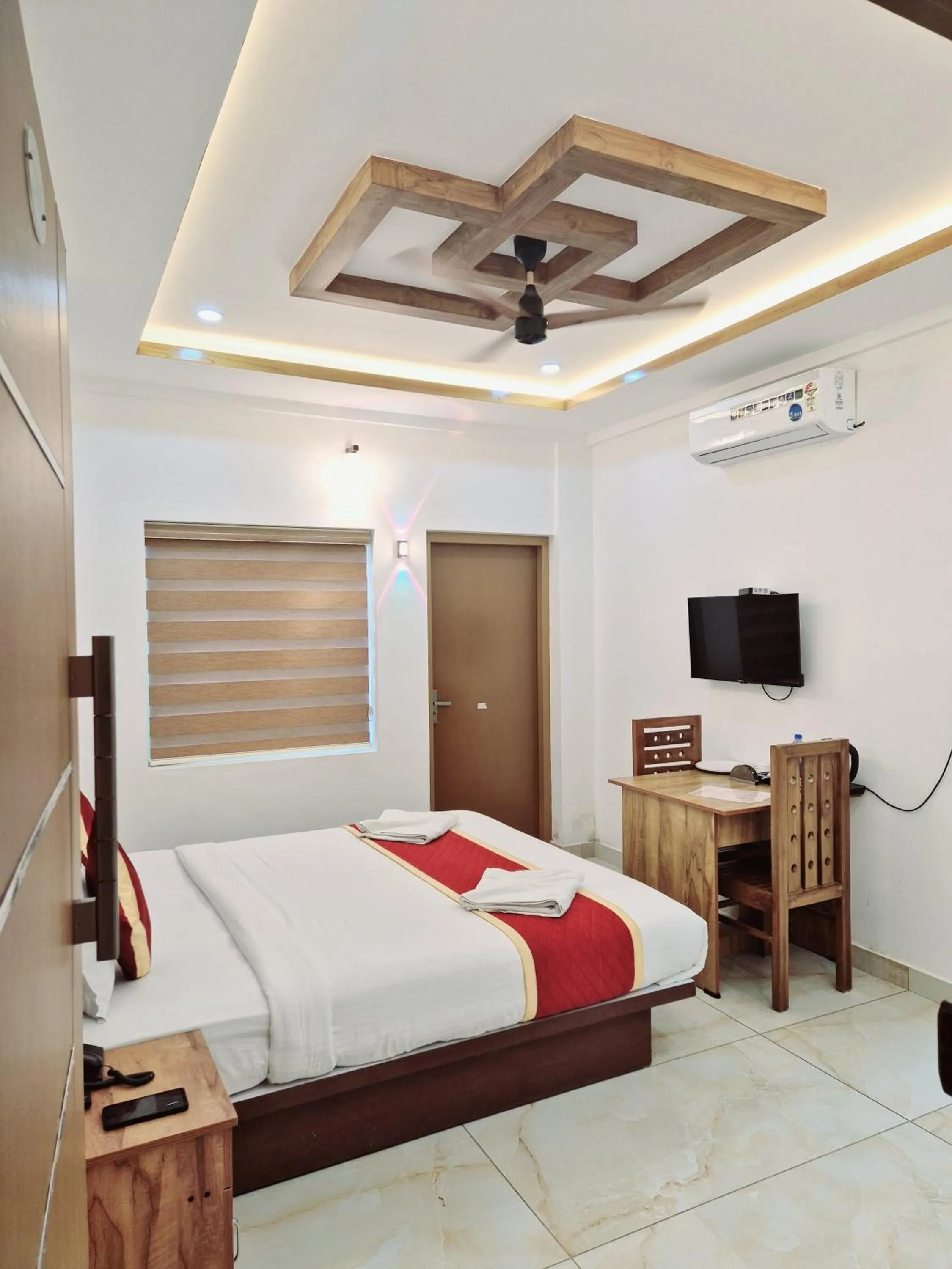 Photo of the whole room, Bed in MARINA SUITES AIRPORT HOTEL