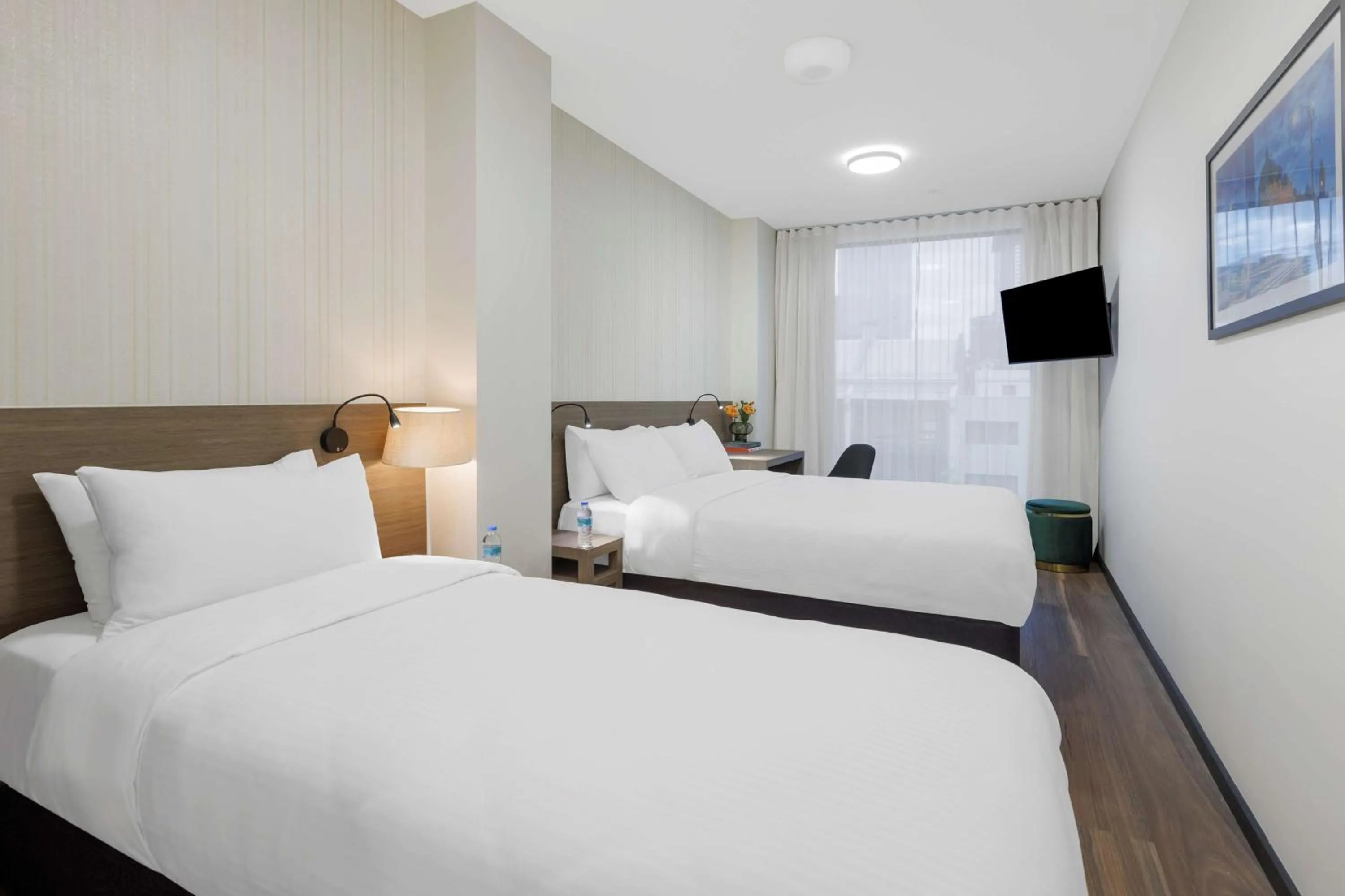 Bed in Best Western Queen Victoria Market Hotel