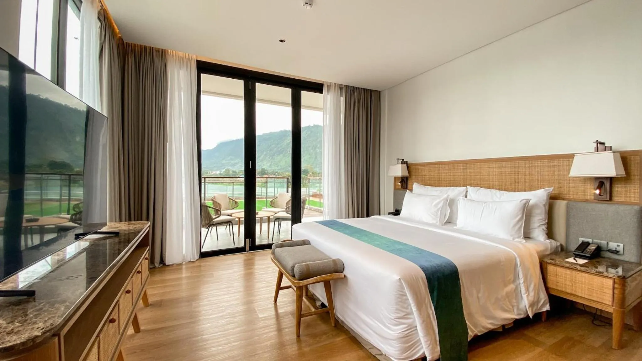 Bedroom, Bed in Marianna Resort And Convention Tuktuk - Samosir, Marclan Collection